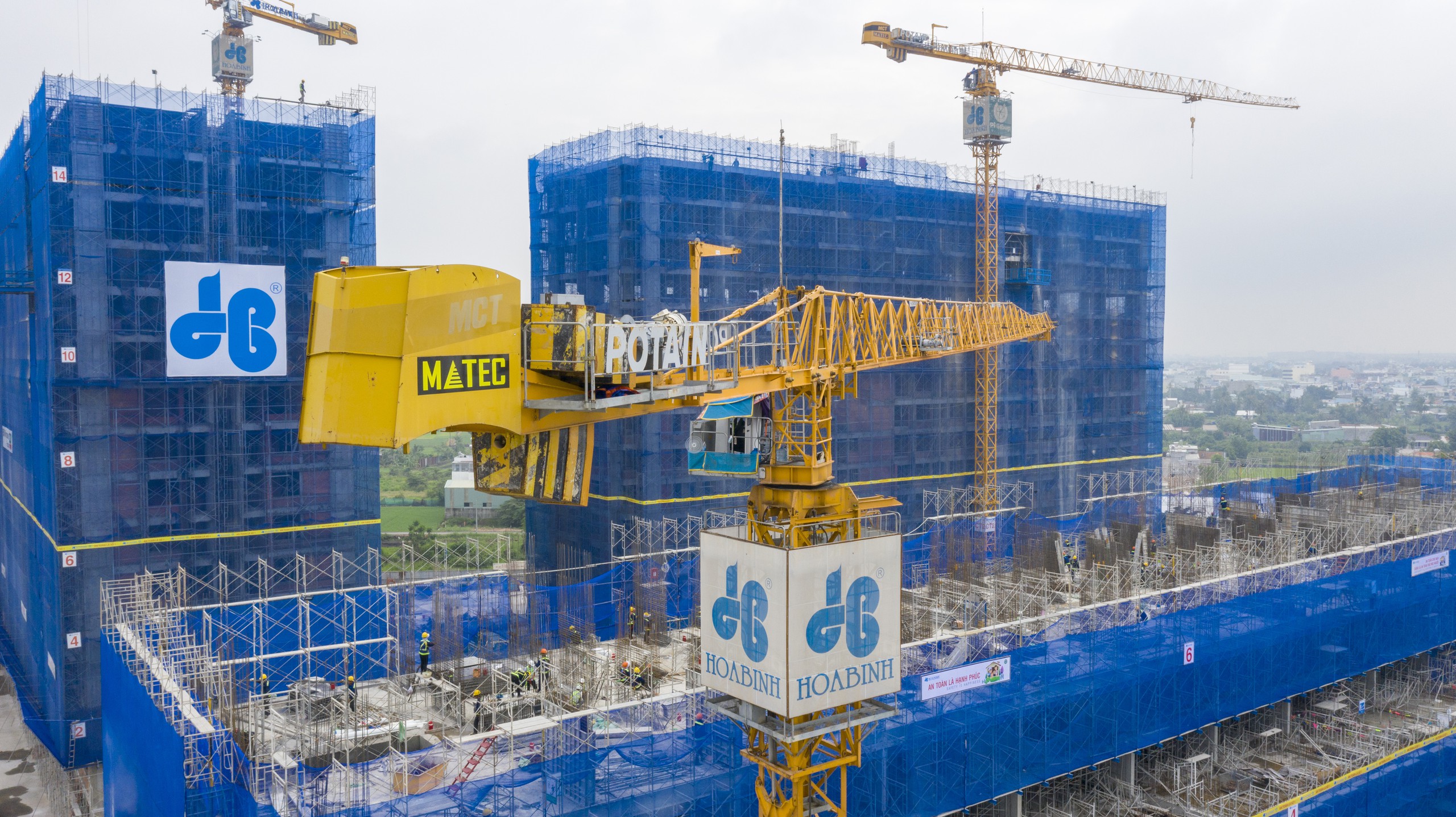 Doanh thu tăng mạnh nhưng lợi nhuận phân hóa, doanh nghiệp xây dựng lộ rõ áp lực tài chính - Ảnh 1.