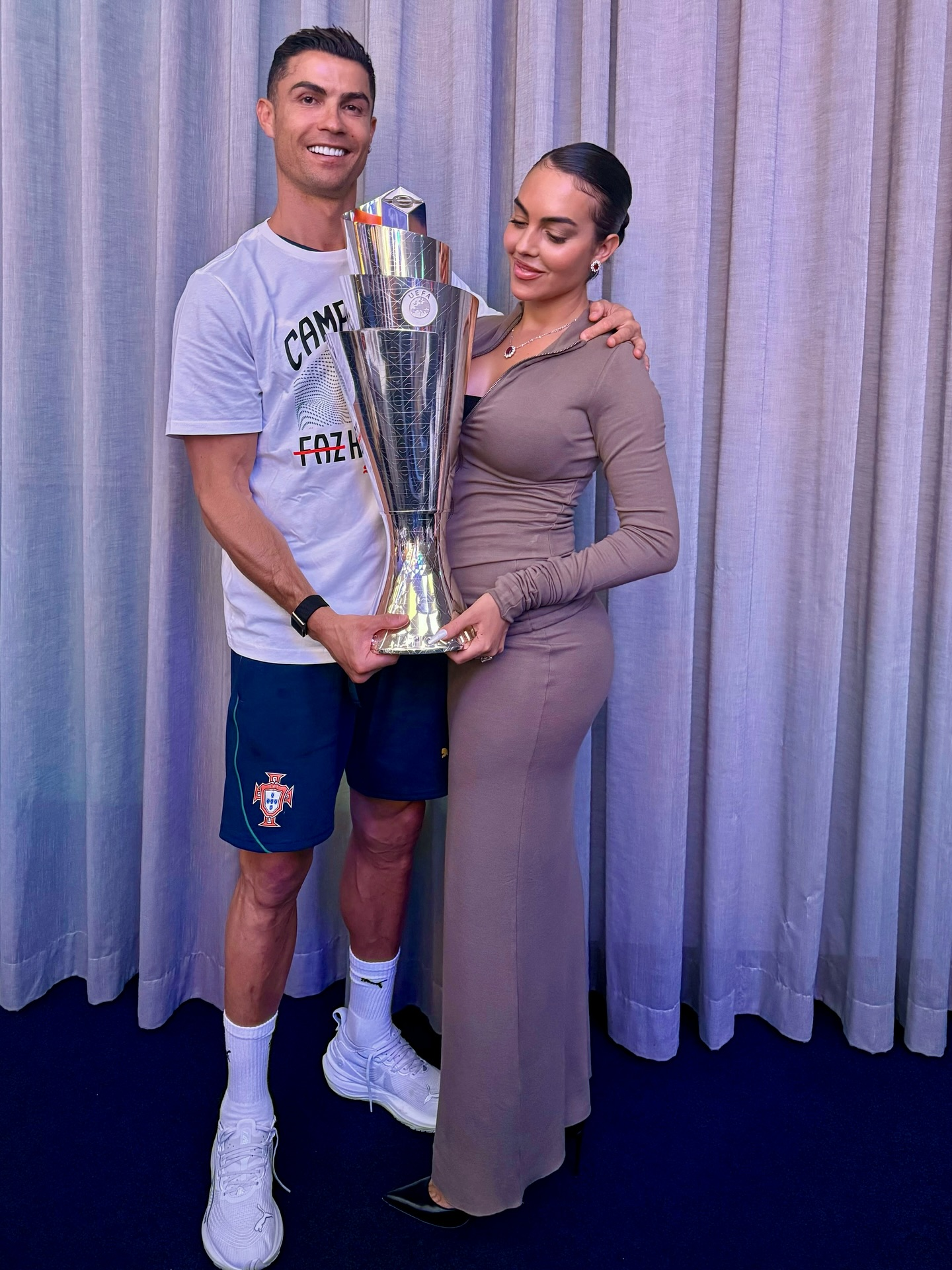 Lễ cưới kín đáo của Cristiano Ronaldo và Georgina Rodriguez - Ảnh 3.