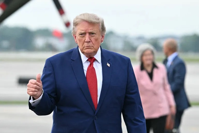Lượng tàu qua eo biển Hormuz sụt giảm, ông Trump một lần nữa tuyên bố Mỹ đang 