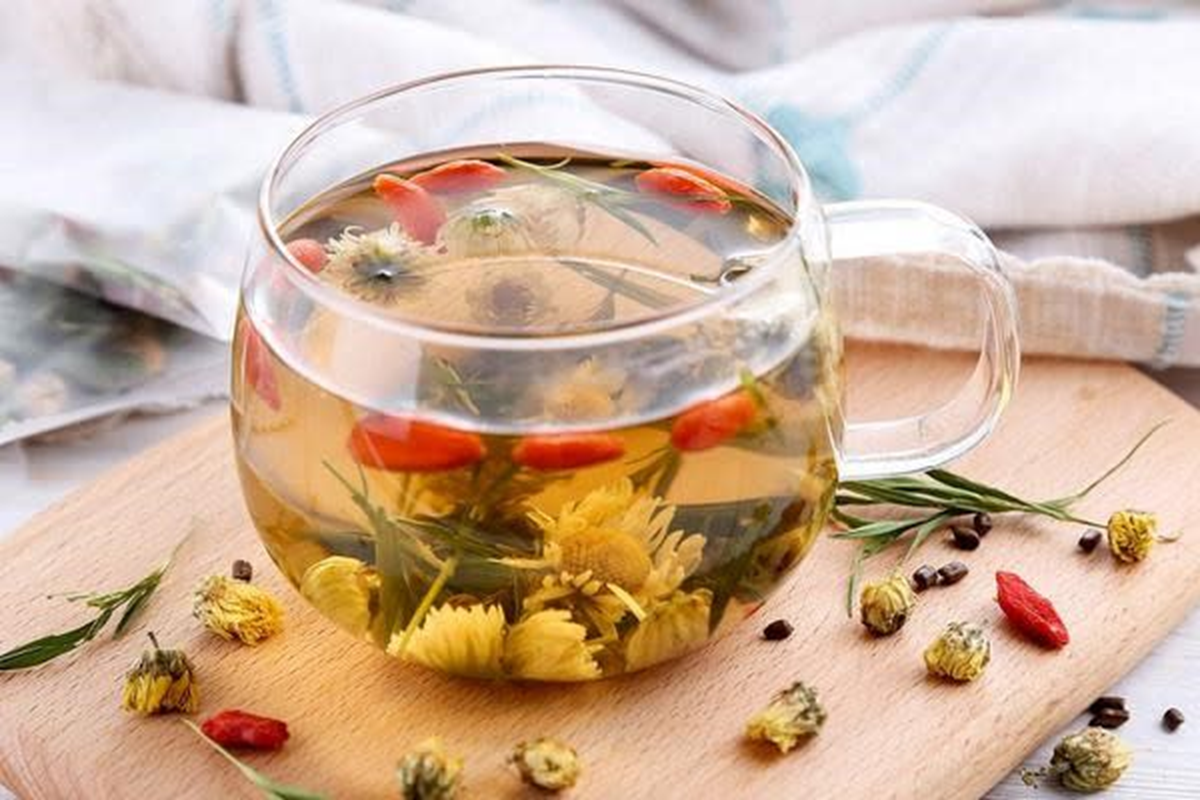 Uống trà hoa cúc mỗi ngày để