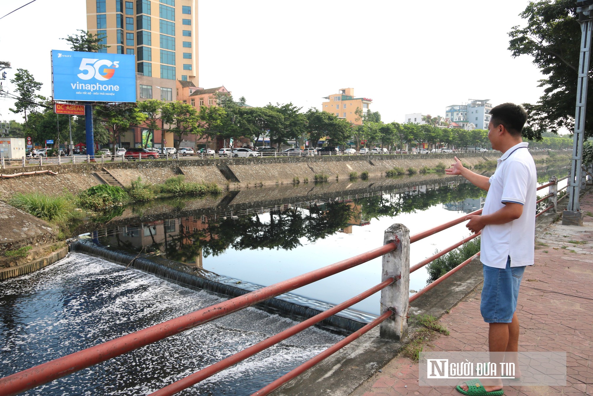 Cận cảnh Kênh Bắc ô nhiễm đen kịt, hôi thối giữa lòng đô thị ở Nghệ An- Ảnh 5.