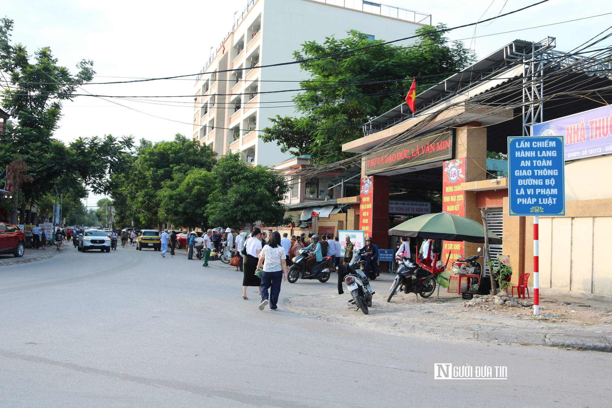 Cận cảnh Kênh Bắc ô nhiễm đen kịt, hôi thối giữa lòng đô thị ở Nghệ An- Ảnh 11.