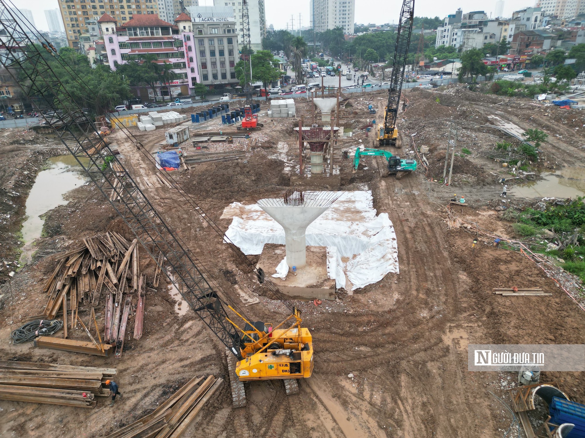 Cận cảnh nút giao Phạm Tu - đường 70 “thay áo”: Trụ cầu mọc lên, công trường tăng tốc - Ảnh 14.