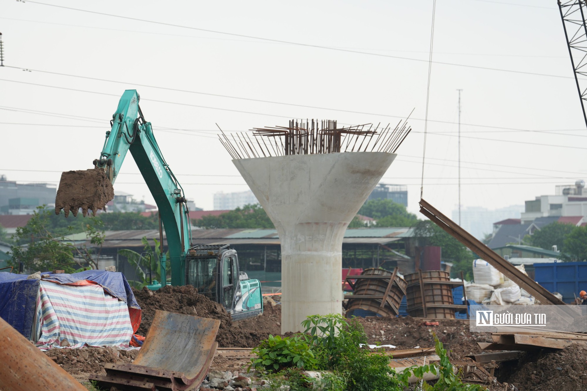Cận cảnh nút giao Phạm Tu - đường 70 “thay áo”: Trụ cầu mọc lên, công trường tăng tốc - Ảnh 6.