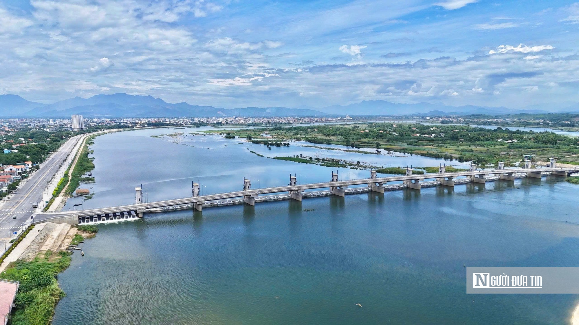 Ngắm sông Trà Khúc "thay áo" khi đập dâng gần 1.500 tỷ đồng tích nước- Ảnh 1.