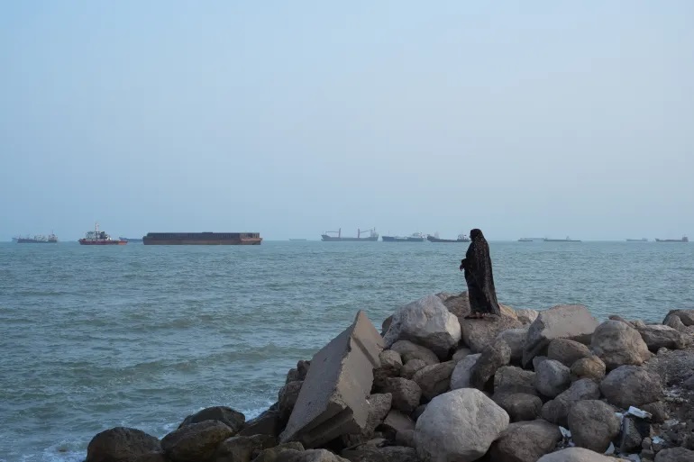 Iran nói nước này kiểm soát eo biển Hormuz - Ảnh 1.