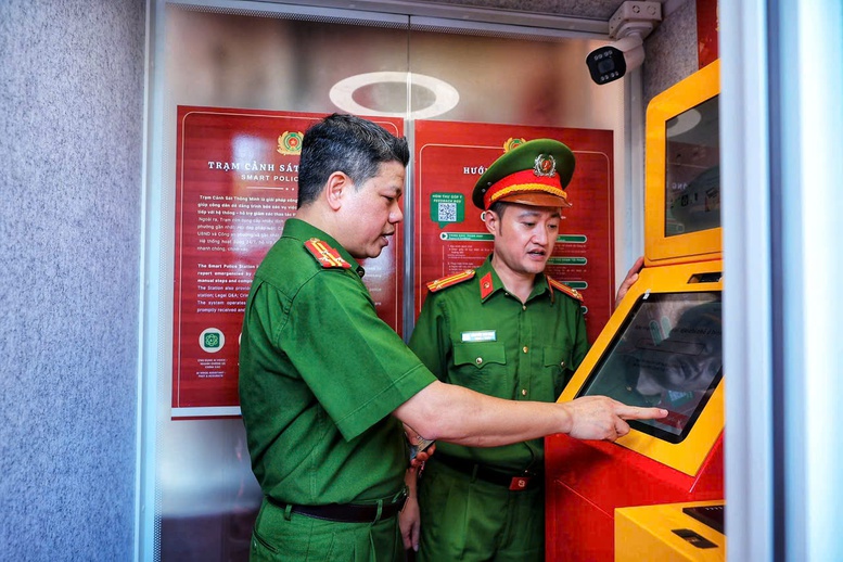 H&agrave; Nội ra mắt "Trạm Cảnh s&aacute;t th&ocirc;ng minh": Gi&uacute;p người d&acirc;n tr&igrave;nh b&aacute;o, phản &aacute;nh, gọi khẩn cấp SOS- Ảnh 1.