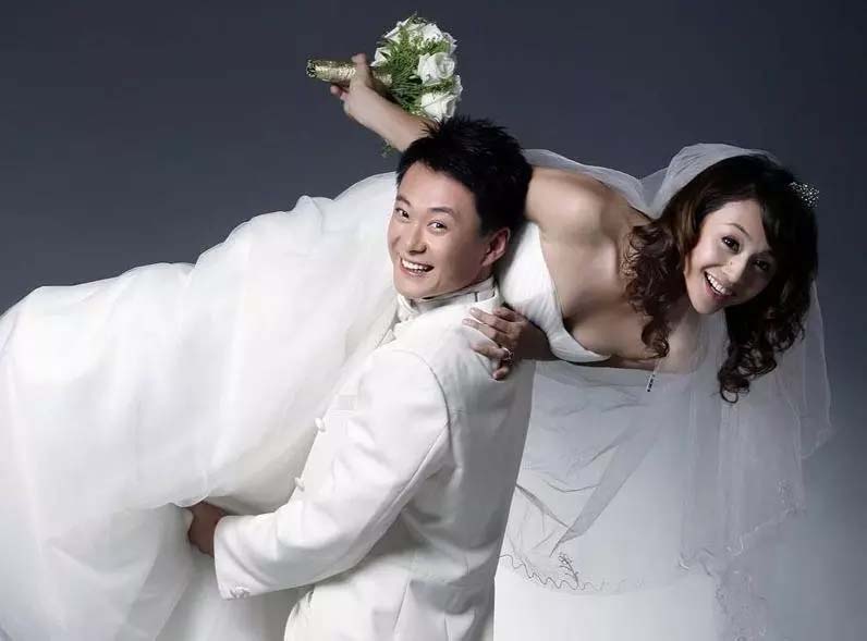 Cuộc sống ở tuổi 52 gây bất ngờ của nữ diễn viên từng phải cắt dạ dày vì ung thư  - Ảnh 4.