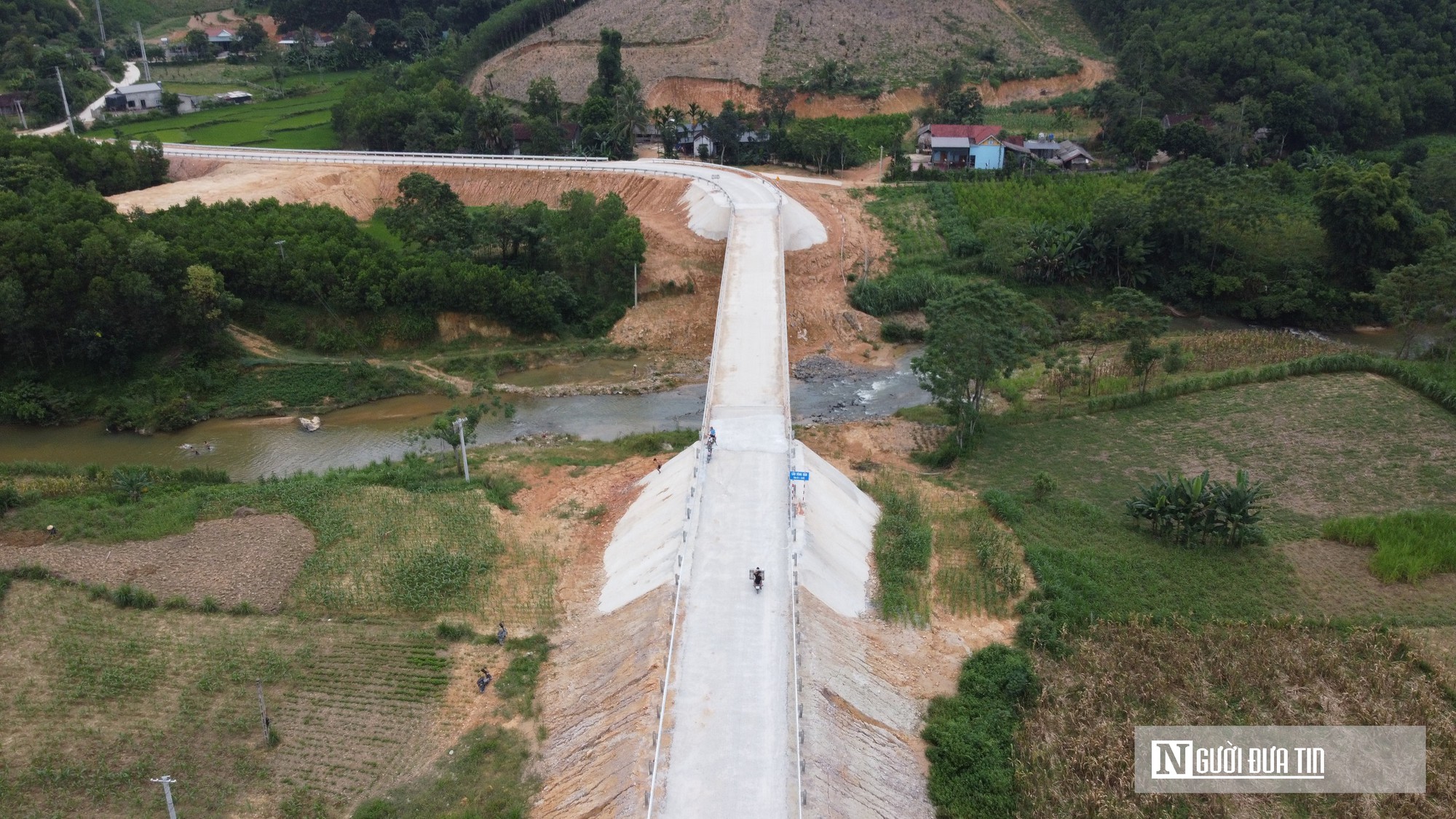 Niềm vui của người dân vùng cao khi lần đầu có đường, cầu xóa cảnh cô lập- Ảnh 3.