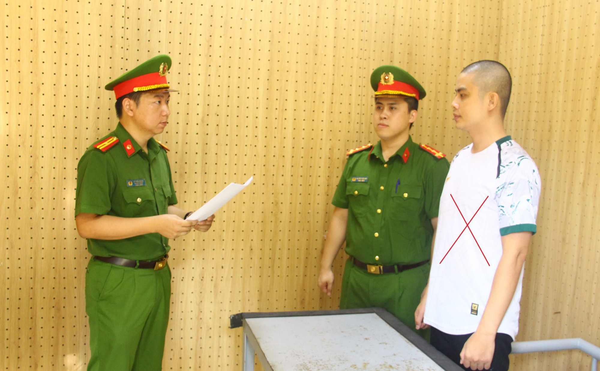 Tạo vỏ bọc doanh nhân thành đạt, nam thanh niên lừa đảo hàng tỷ đồng - Ảnh 1.