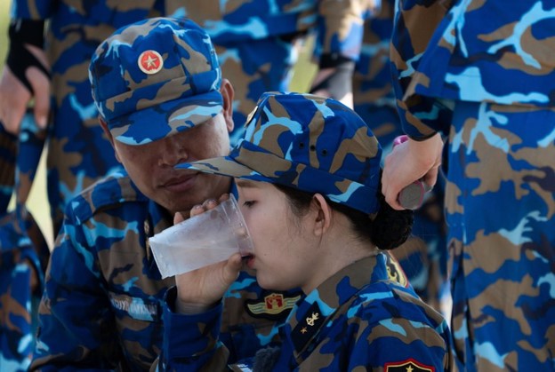Sao nhập ngũ 2026: Thúy Ngân ngất xỉu ngay ngày đầu nhập ngũ - Ảnh 3.
