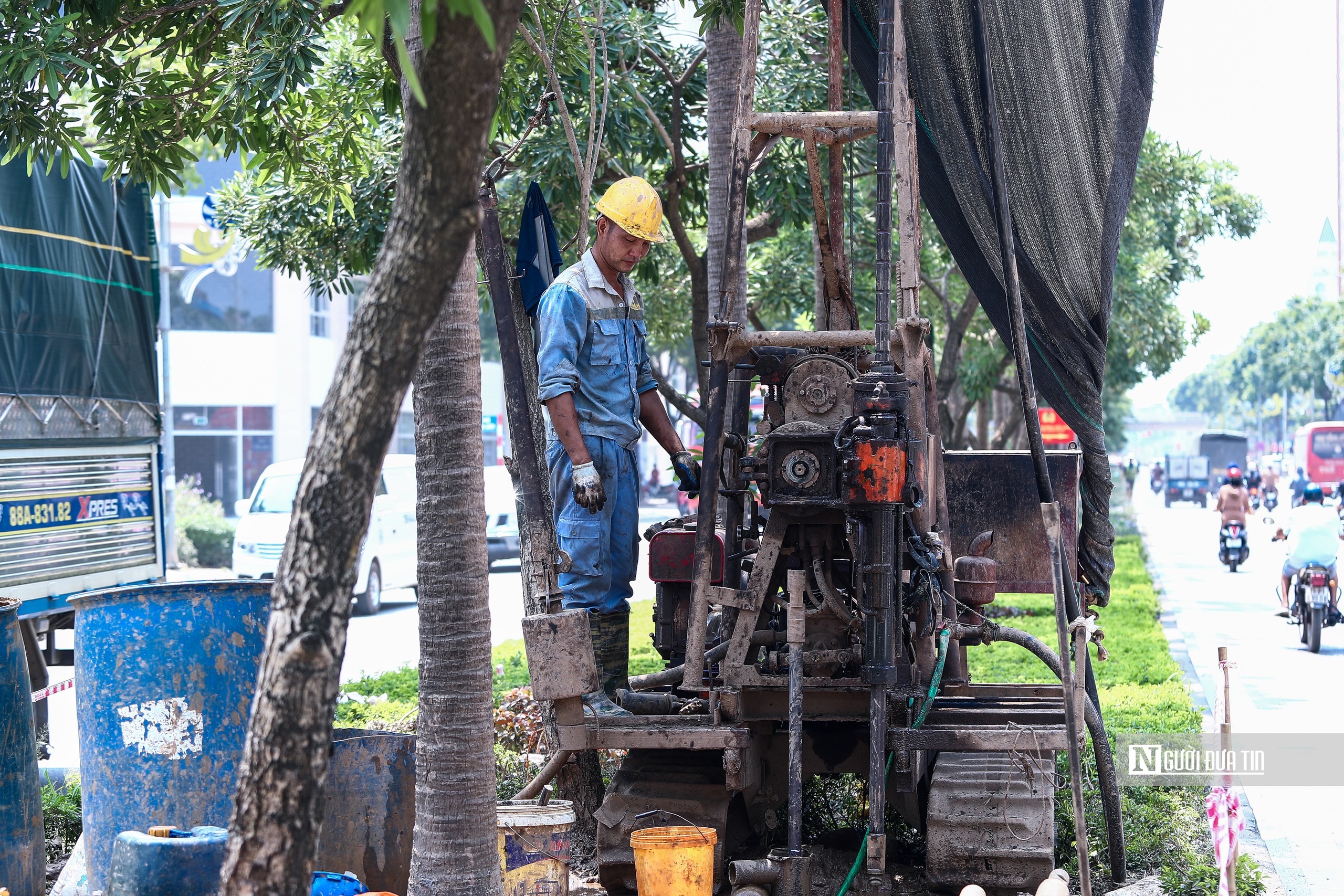 Khoan khảo sát vị trí xây cầu vượt gần 822 tỷ đồng ở Hà Nội- Ảnh 8.