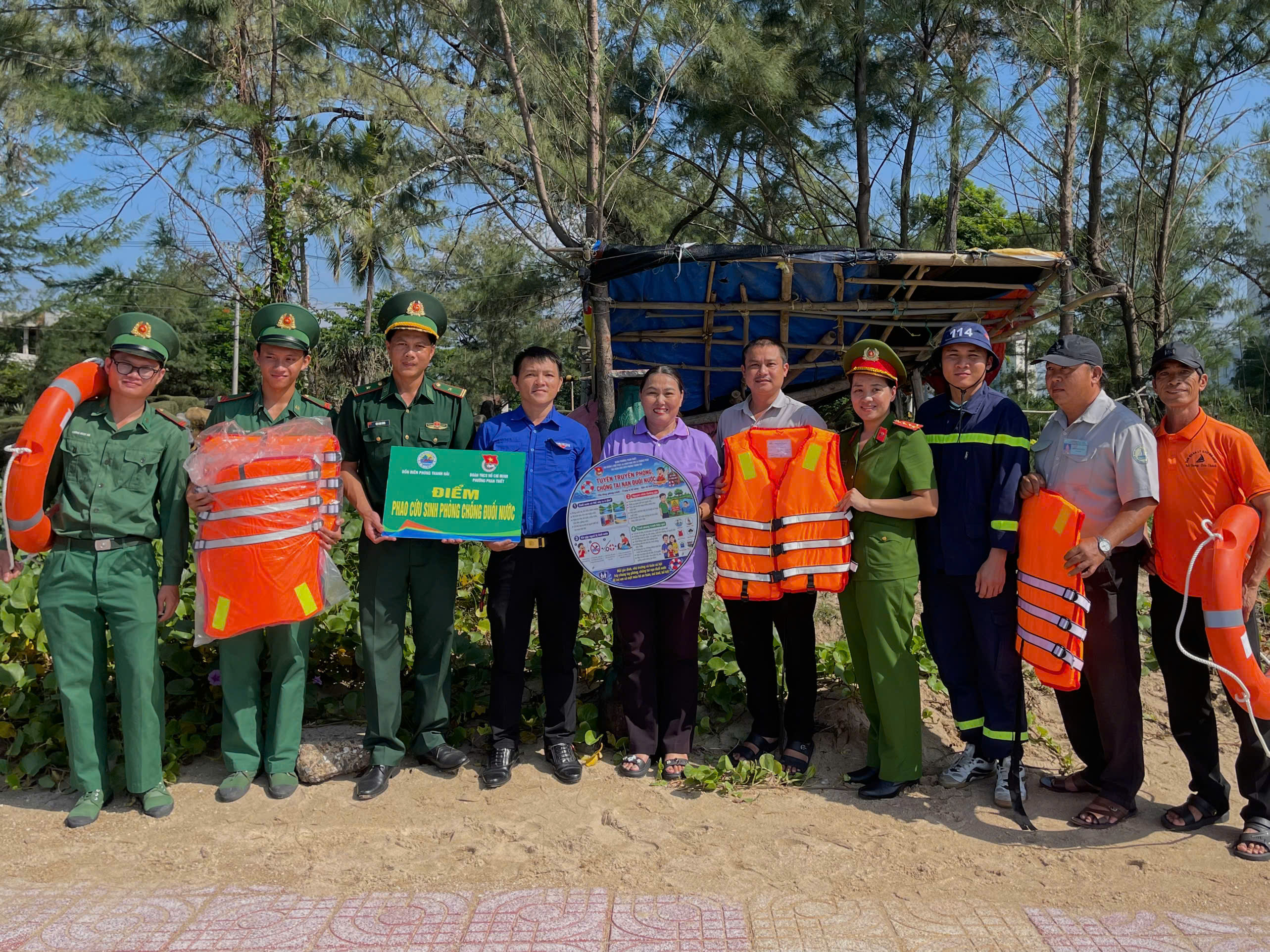 Thêm “lá chắn” phòng đuối nước tại các bãi biển ở Lâm Đồng- Ảnh 1.