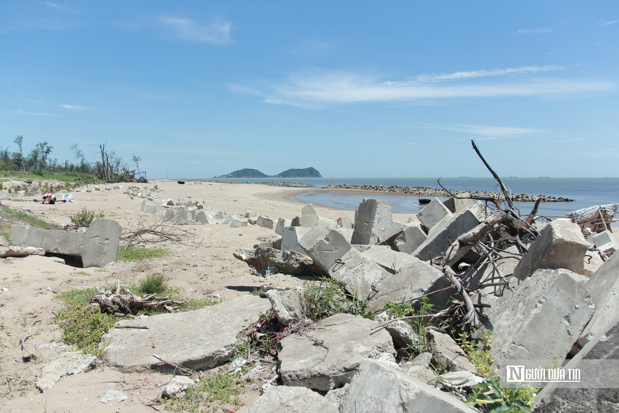 “Mục sở thị” biển lấn bờ, tàn phá dọc tuyến đê Hà Tĩnh- Ảnh 9.