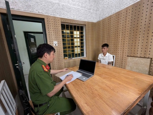Nam thanh ni&ecirc;n sinh năm 2000 giả danh nh&acirc;n vi&ecirc;n m&ocirc;i giới việc l&agrave;m để lừa đảo chiếm đoạt t&agrave;i sản- Ảnh 1.