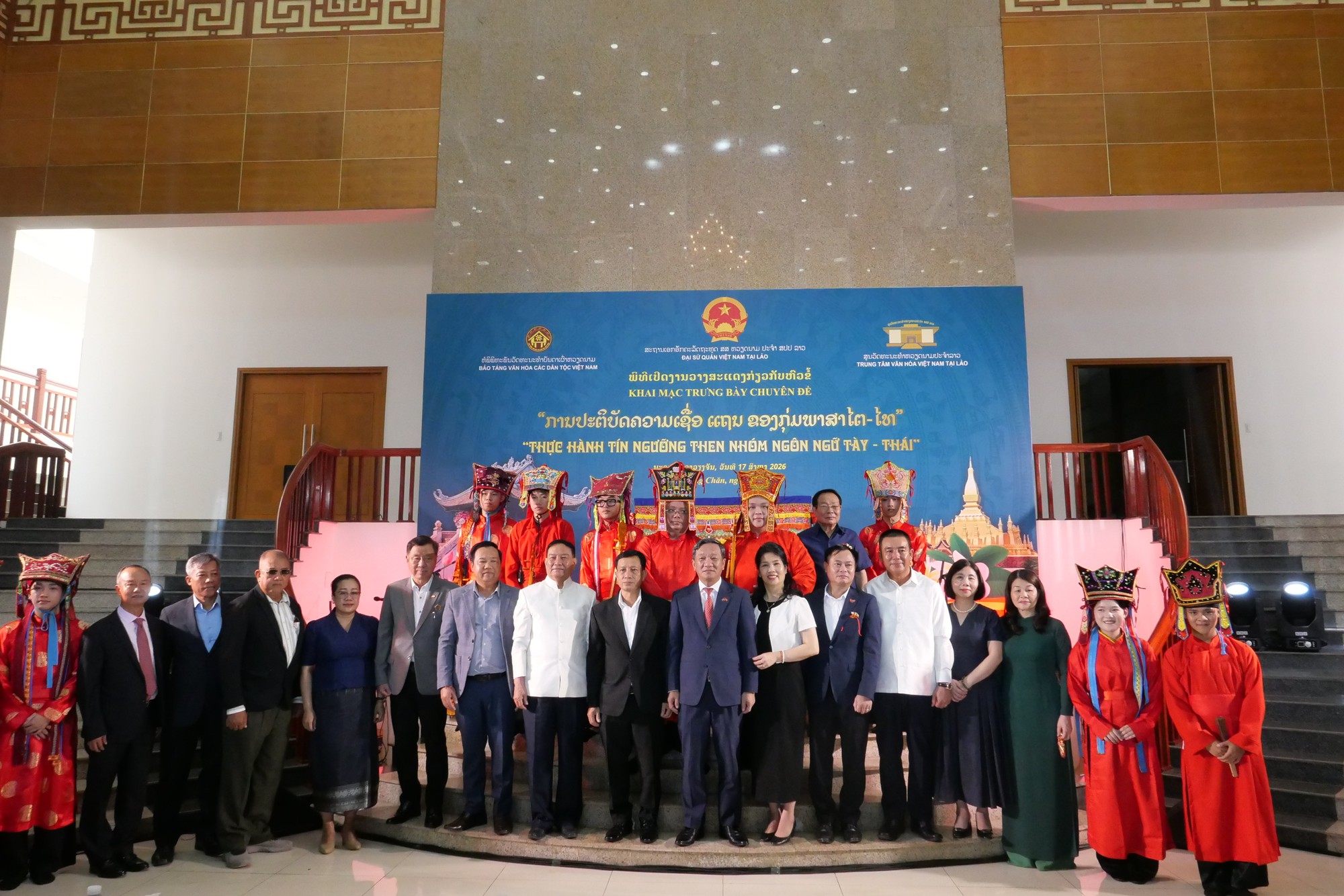 Trưng b&agrave;y chuy&ecirc;n đề "Thực h&agrave;nh t&iacute;n ngưỡng Then nh&oacute;m ng&ocirc;n ngữ T&agrave;y - Th&aacute;i" tại Trung t&acirc;m Văn h&oacute;a Việt Nam, Thủ đ&ocirc; Vi&ecirc;ng Chăn, L&agrave;o- Ảnh 2.