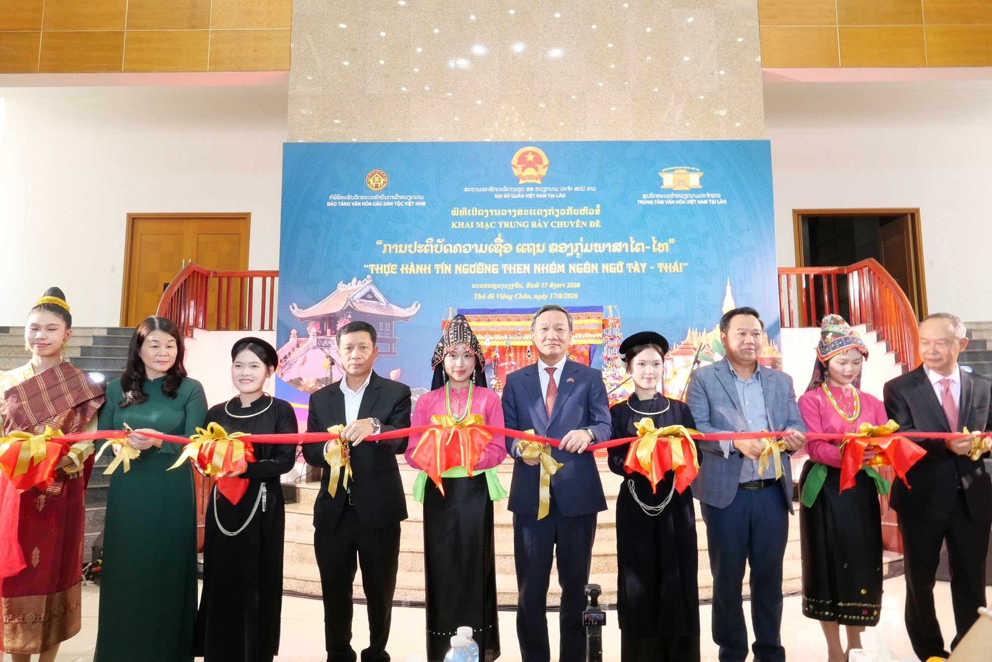 Trưng bày chuyên đề 