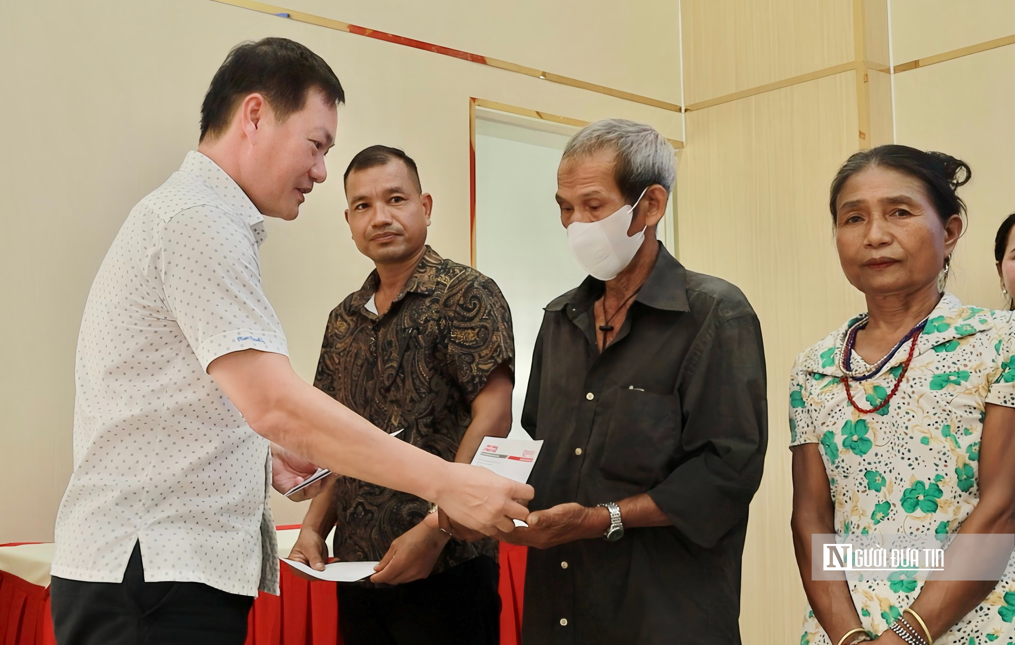 Đời sống v&agrave; Ph&aacute;p luật chung tay "tiếp sức" cho h&agrave;ng chục hộ kh&oacute; khăn ở Quảng Ng&atilde;i- Ảnh 3.