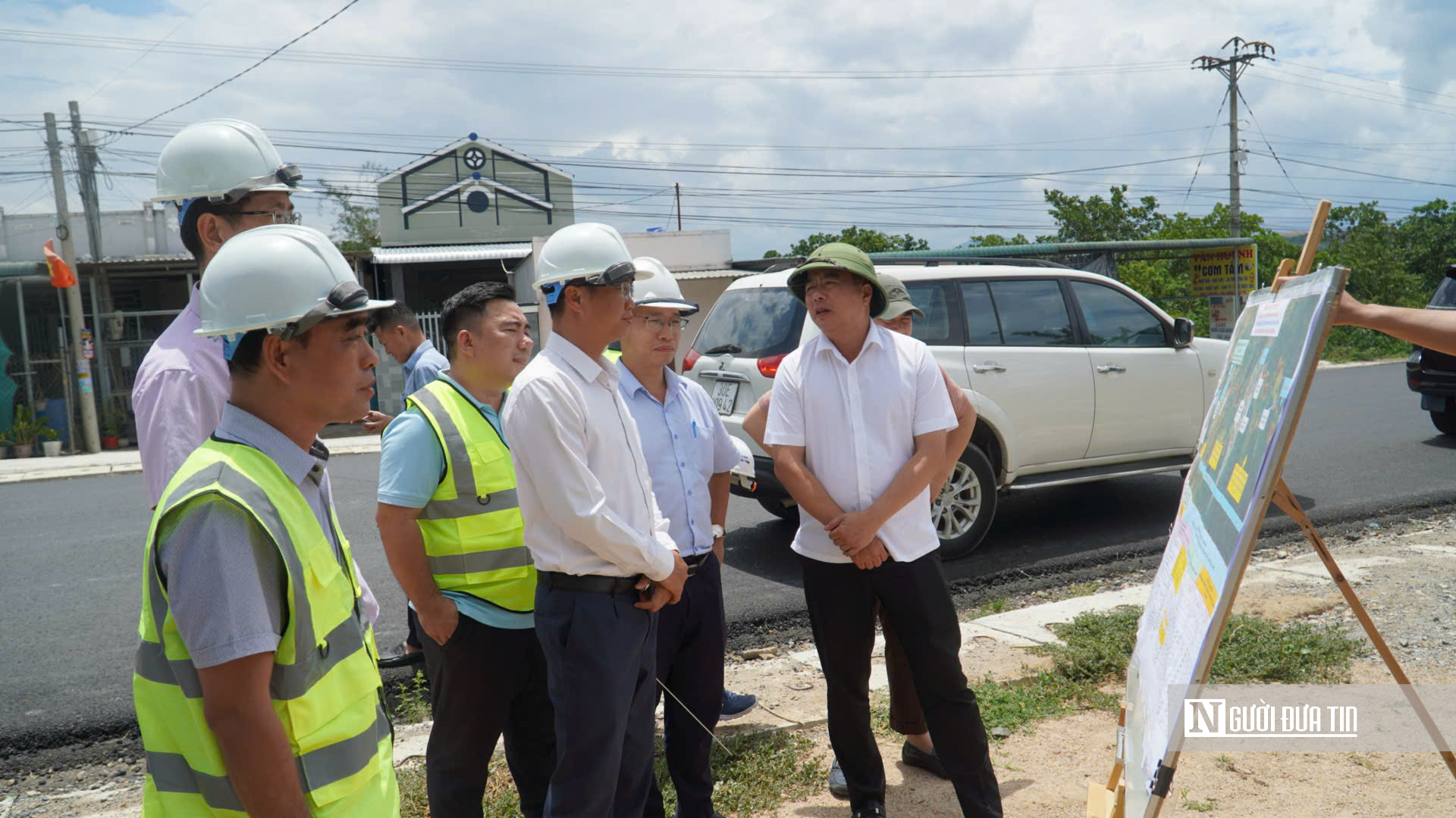 Bộ Xây dựng kiểm tra thực tế và chỉ đạo tăng tốc hoàn thiện dự án Quốc lộ 28B- Ảnh 1.