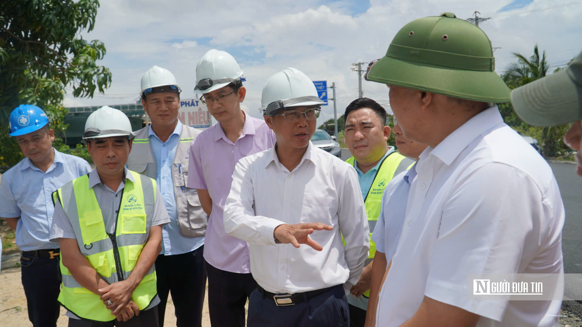 Bộ Xây dựng kiểm tra thực tế và chỉ đạo tăng tốc hoàn thiện dự án Quốc lộ 28B- Ảnh 3.