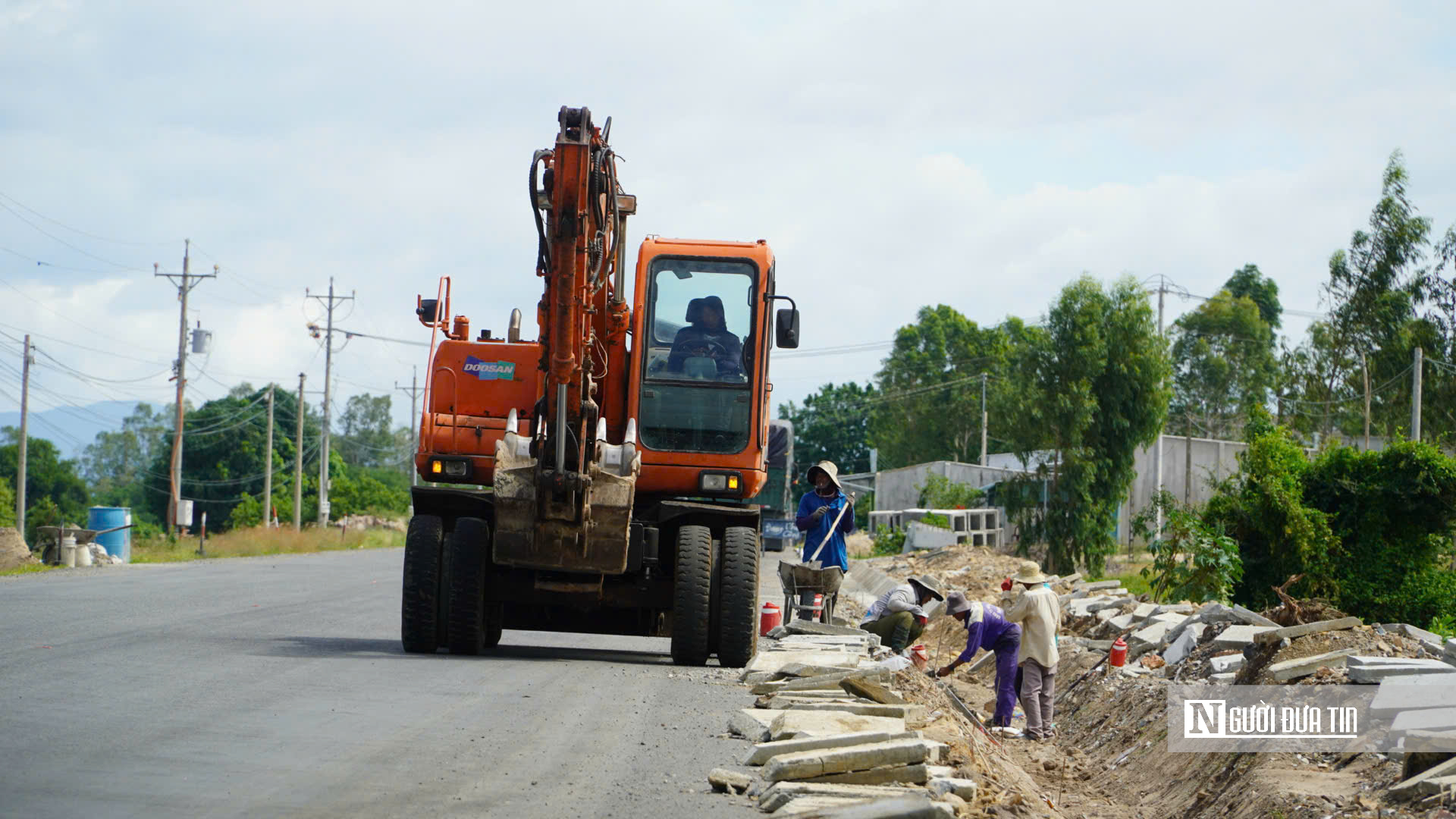 Bộ Xây dựng kiểm tra thực tế và chỉ đạo tăng tốc hoàn thiện dự án Quốc lộ 28B- Ảnh 4.