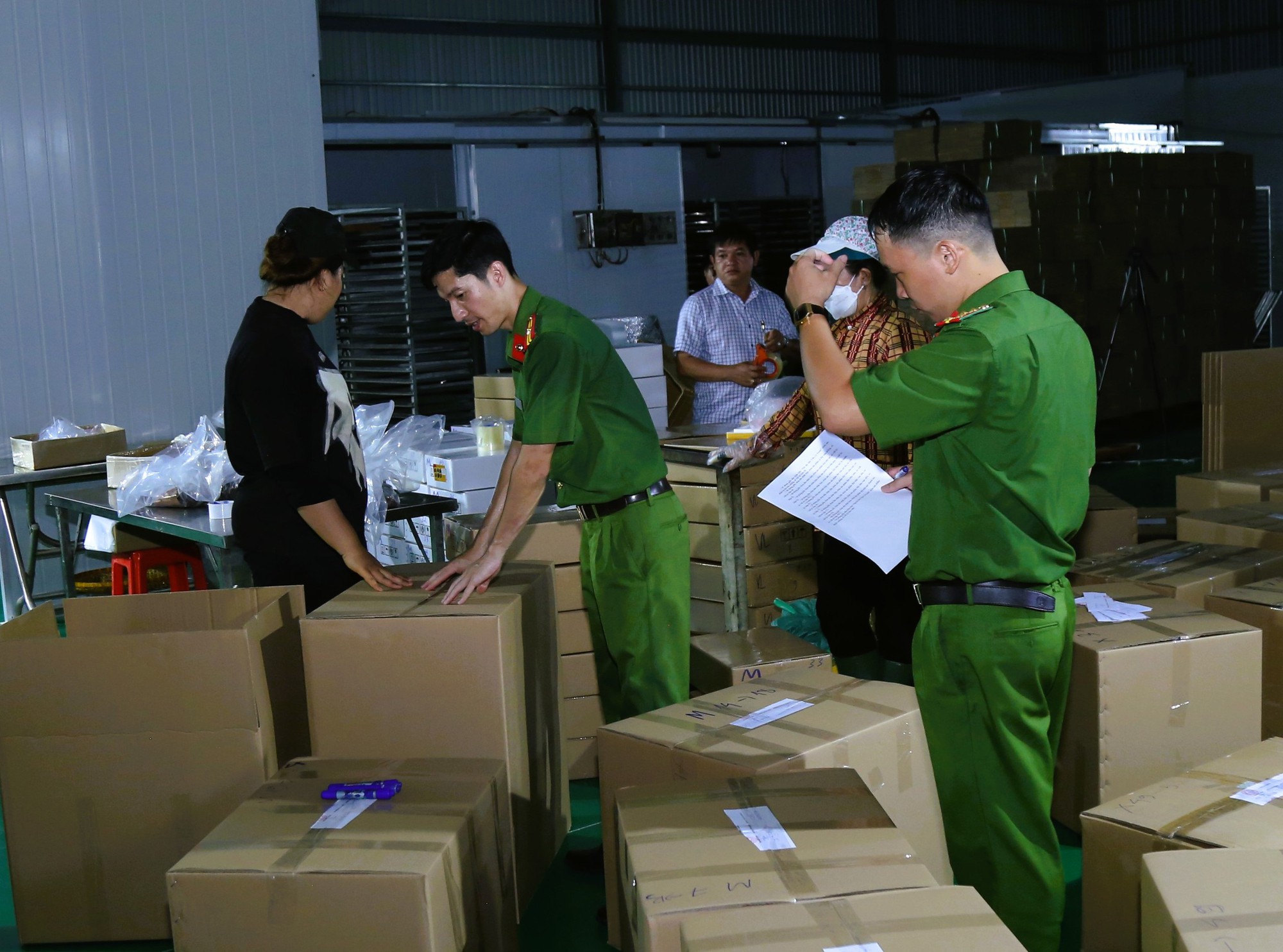 Phá đường dây sản xuất, buôn bán thịt bò khô giả quy mô lớn - Ảnh 4.