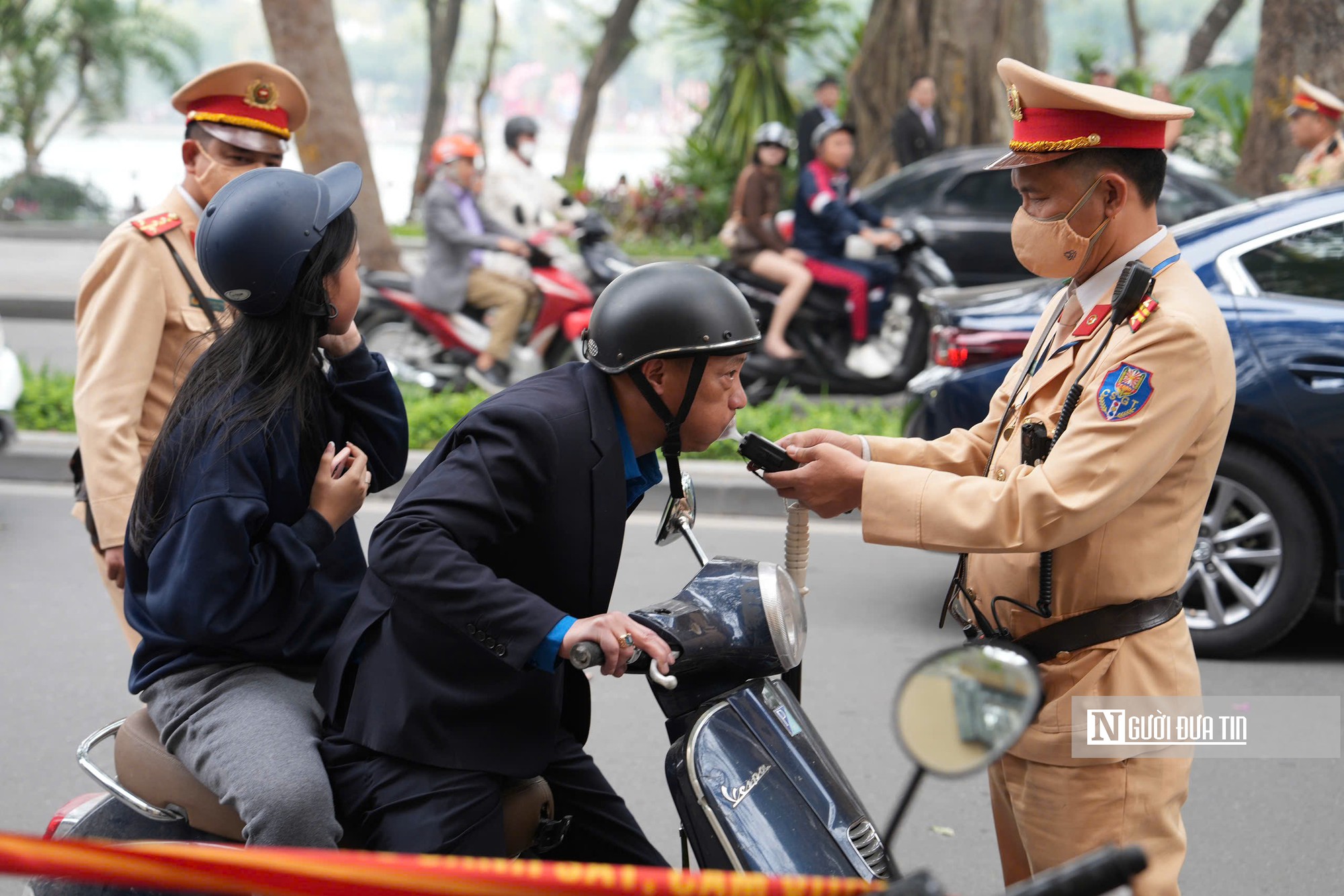 Chính phủ yêu cầu xử nghiêm vi phạm giao thông, "không có vùng cấm, không có ngoại lệ"- Ảnh 2.