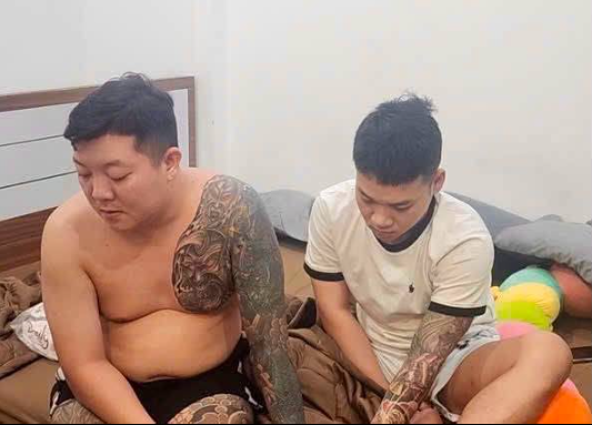 Ph&aacute; tụ điểm ma t&uacute;y, ph&aacute;t hiện đối tượng truy n&atilde; c&ugrave;ng nhiều s&uacute;ng, đạn - Ảnh 1.