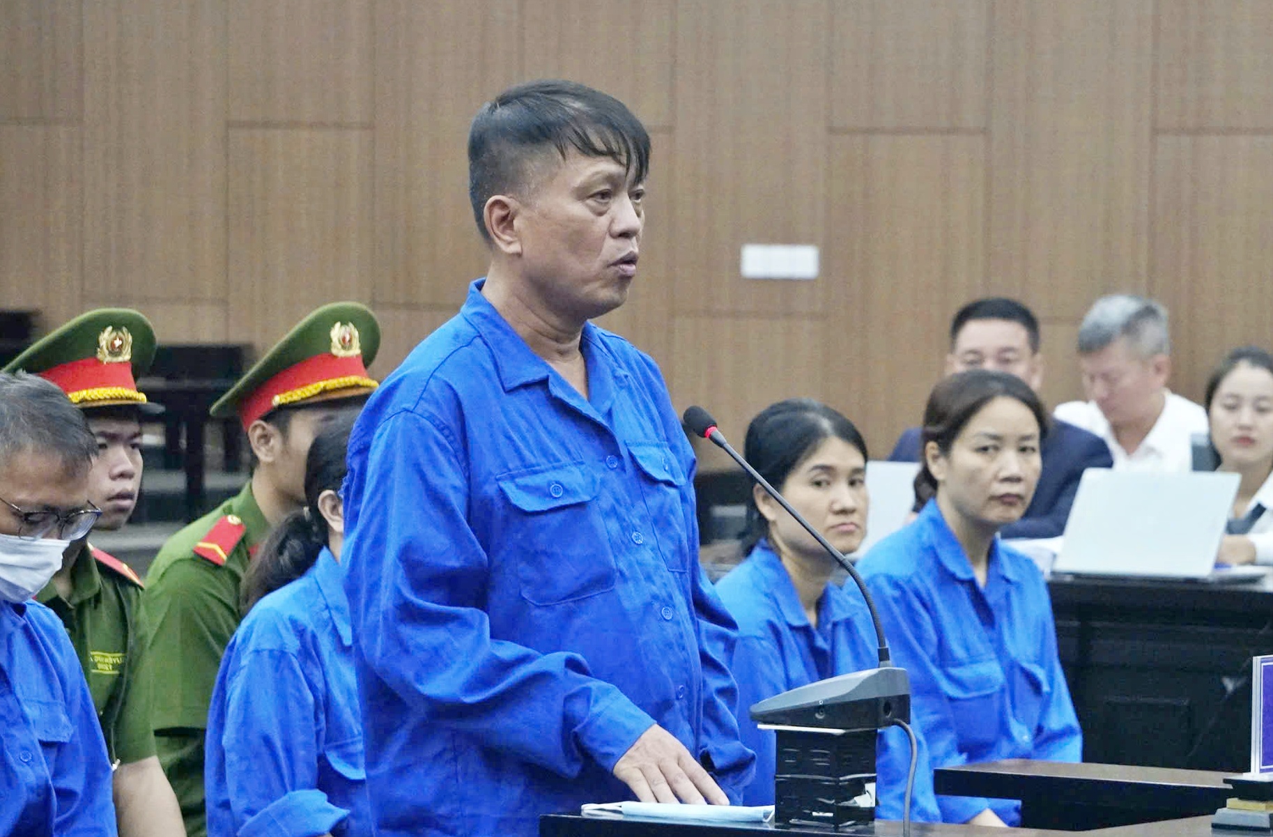 Cựu Thứ trưởng Nguyễn Bá Hoan bị đề nghị 12 - 13 năm tù - Ảnh 1.