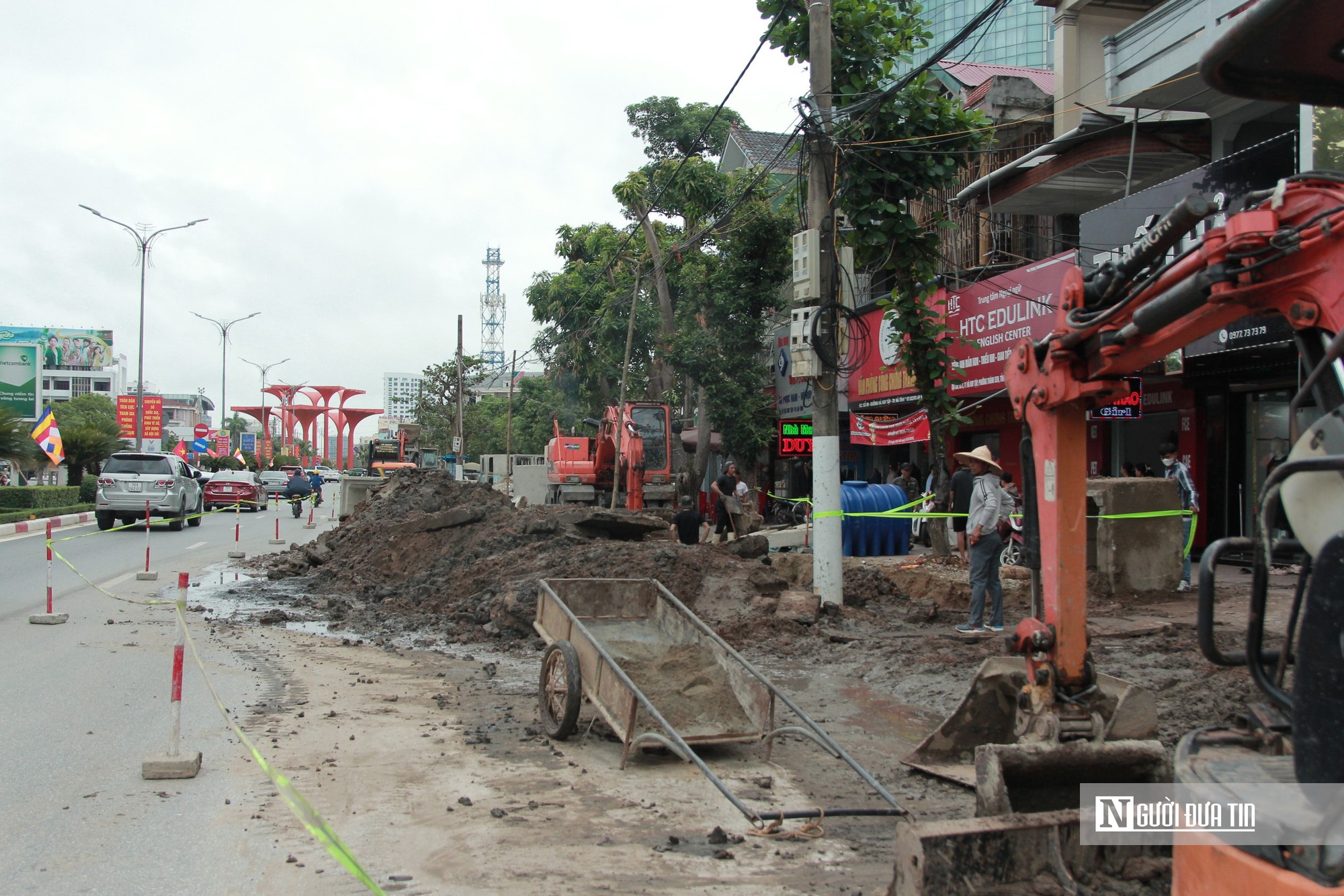 Đẩy nhanh thi công dự án 325 tỷ đồng chỉnh trang nâng cấp tuyến đường Quốc lộ 1A - Ảnh 4.