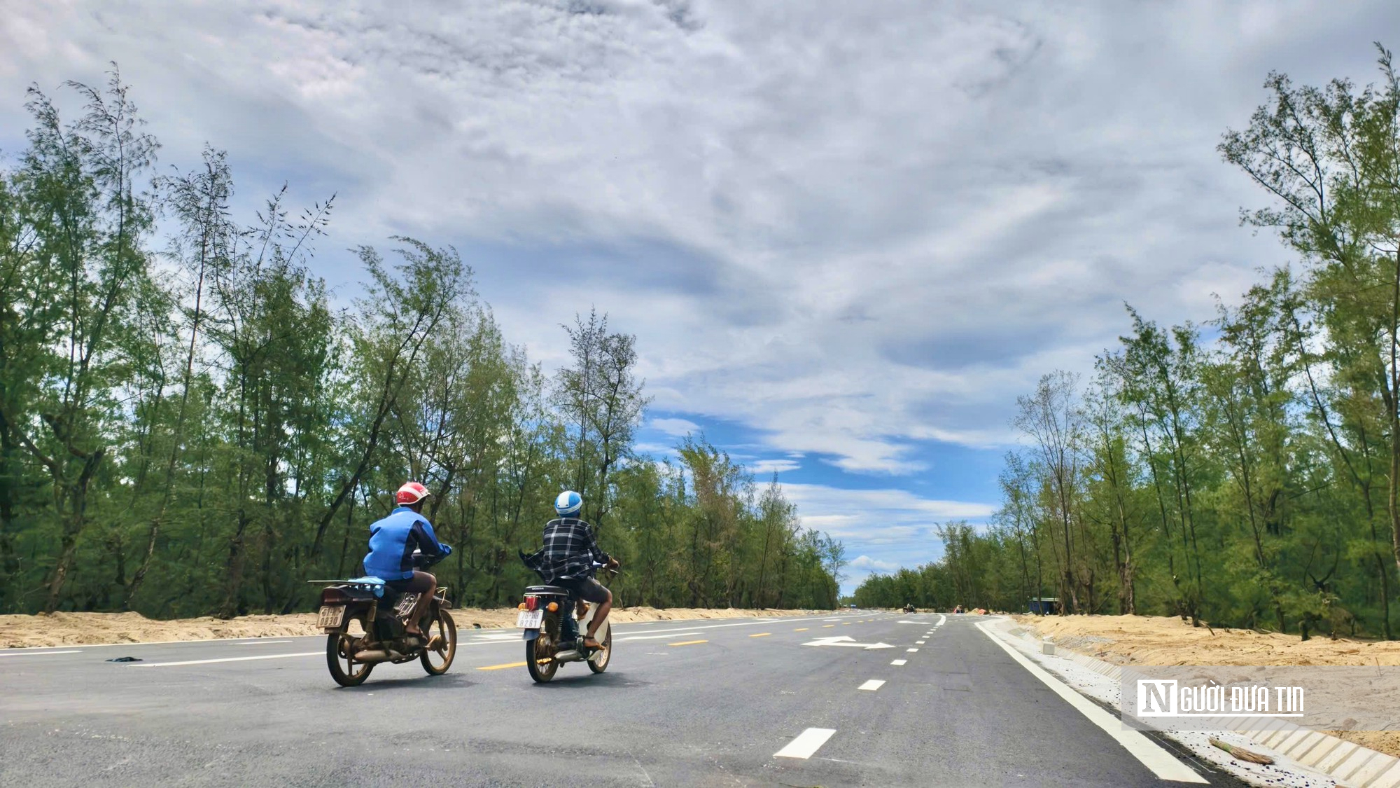 Đường ven biển Dung Quất - Sa Huỳnh sắp hoàn thiện thêm đoạn tuyến mới- Ảnh 2.
