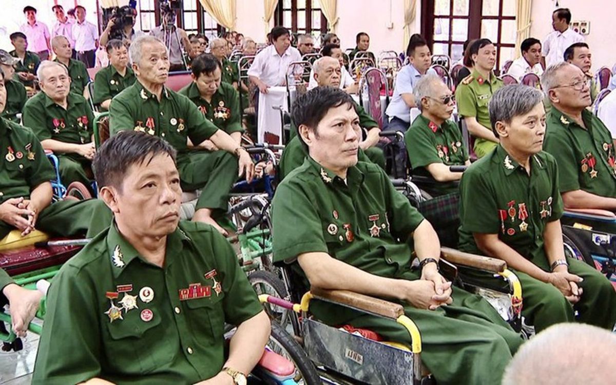 Nâng mức trợ cấp người có công, tiếp sức hành trình tìm mộ liệt sĩ - Ảnh 1.