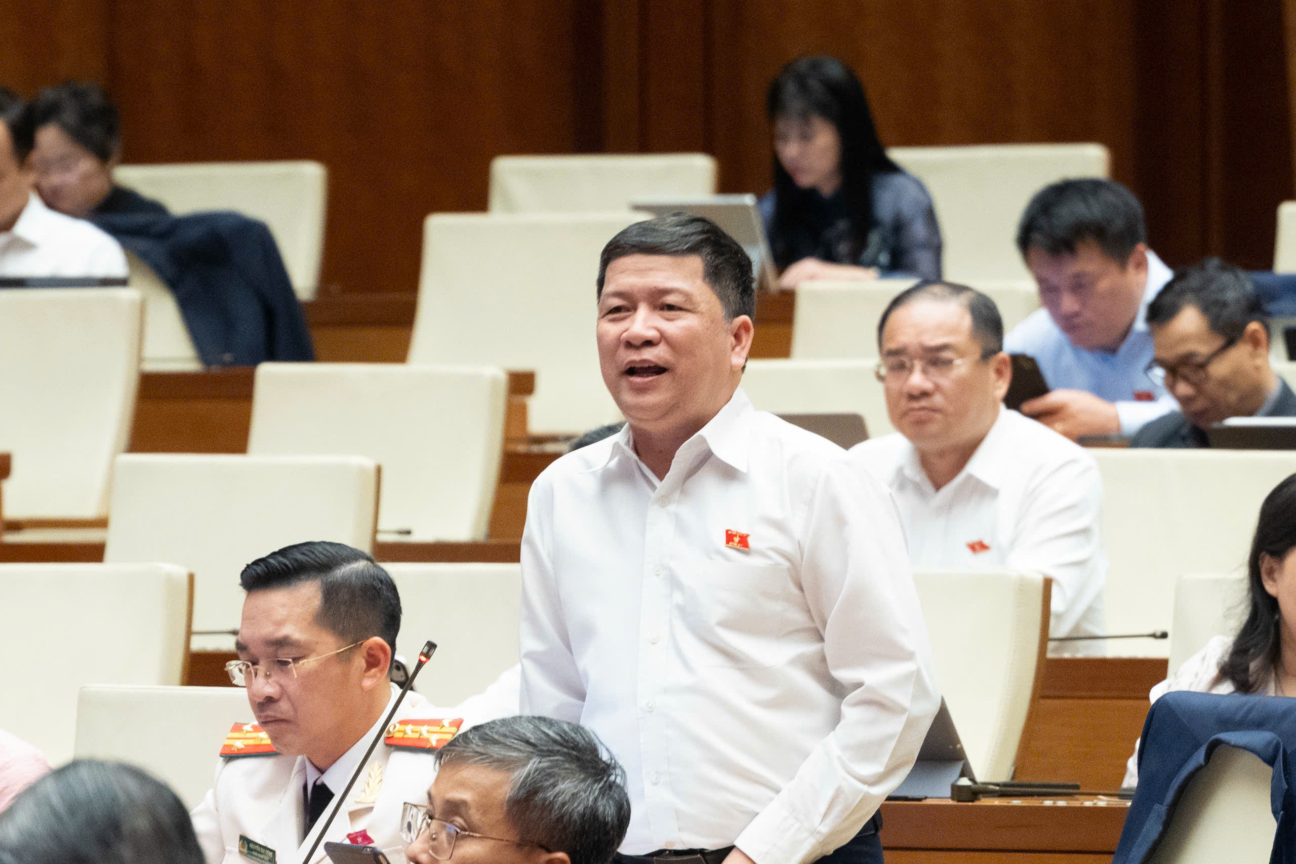 ĐBQH: Chung cư bị phá dỡ, quyền sở hữu căn hộ phải được bảo lưu- Ảnh 3.