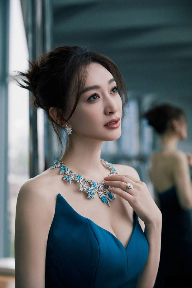 Vượt qua nỗi buồn sau hôn nhân đổ vỡ - Chị đẹp tự thưởng cho mình siêu xe tiền tỷ - Ảnh 1.