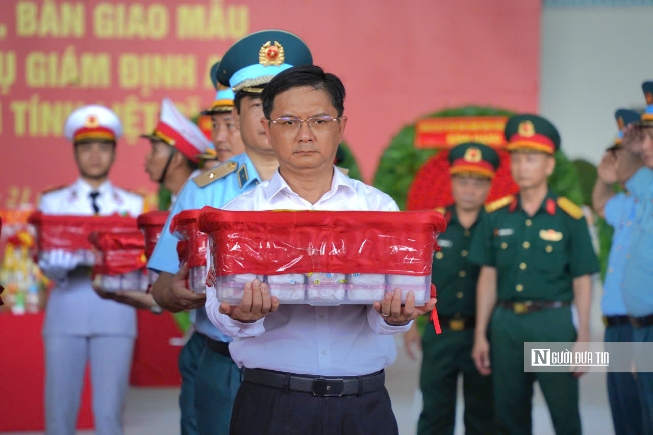 Chuyến bay đặc biệt chở 7.104 mẫu hài cốt liệt sĩ Tp.HCM đi tìm tên- Ảnh 8.