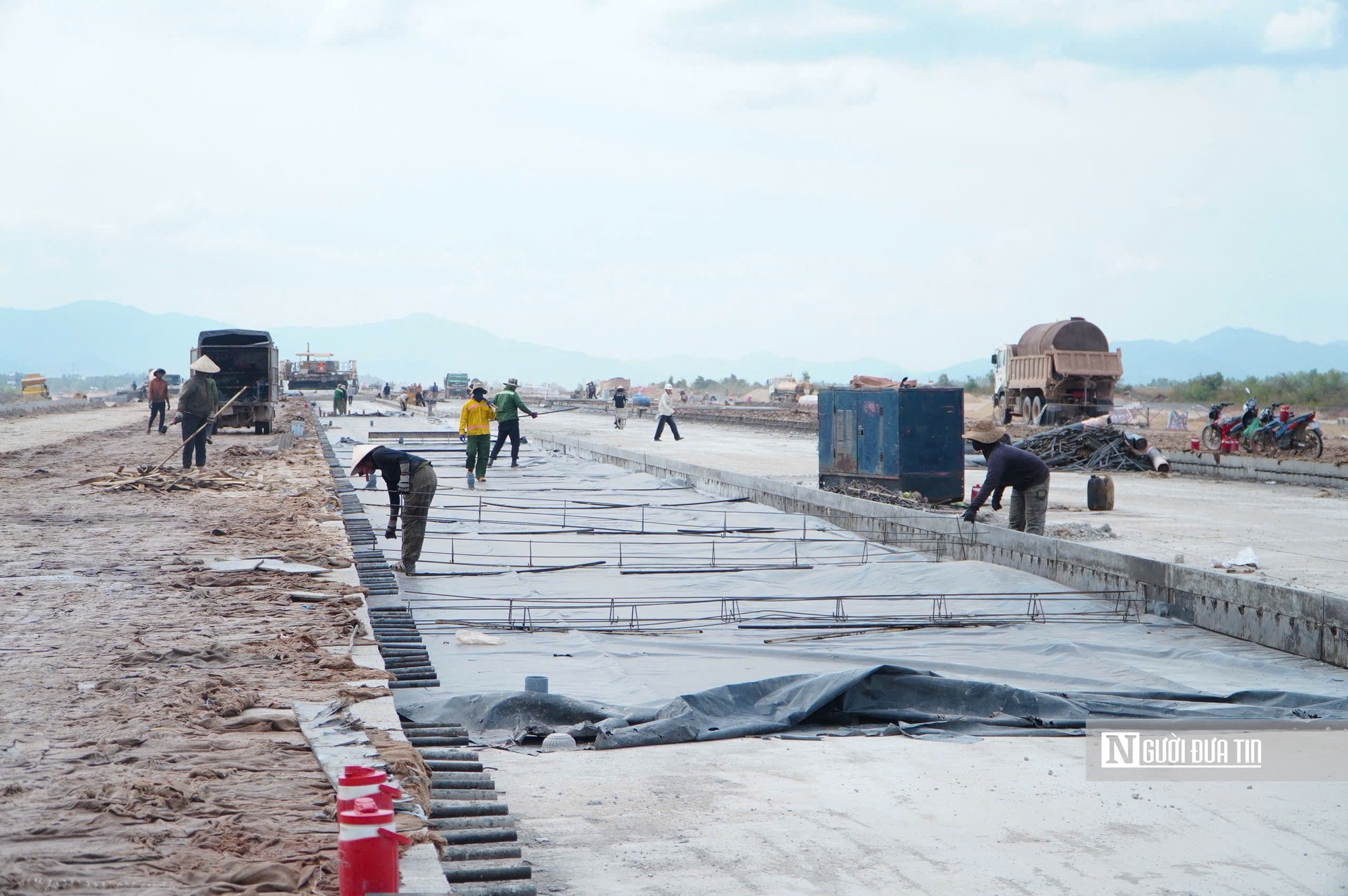 C&ocirc;ng tr&igrave;nh ngh&igrave;n tỷ n&acirc;ng cấp s&acirc;n bay Ph&ugrave; C&aacute;t chạy nước r&uacute;t trước giờ "G"- Ảnh 1.