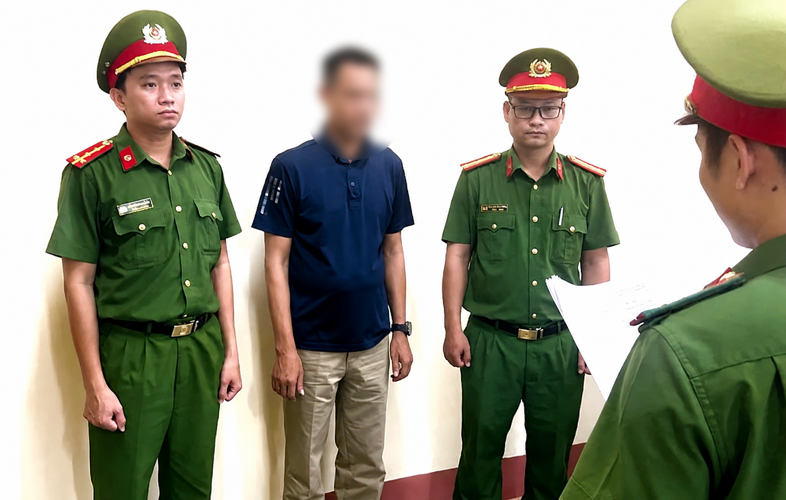 Phó giám đốc và nhân viên trạm bê tông đổ - Ảnh 1.