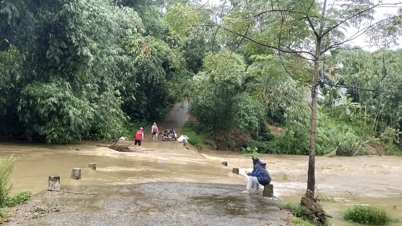 Mưa lũ chia cắt nhiều khu vực ở Thanh Hóa- Ảnh 4.