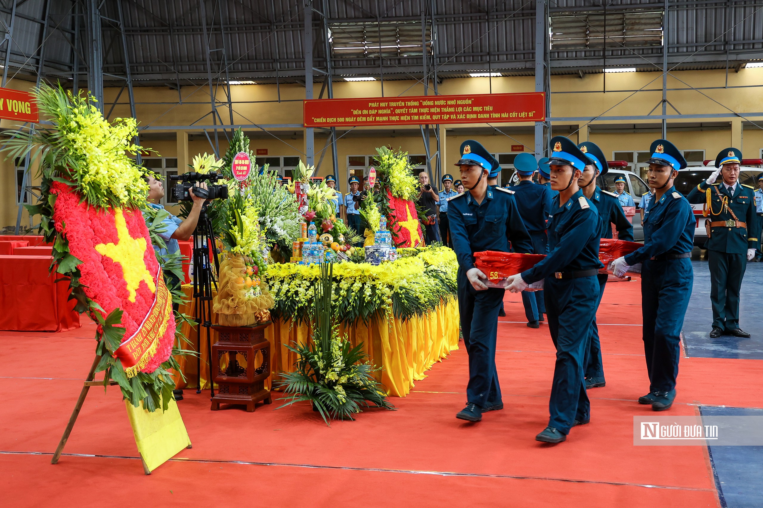 Chuyến bay đặc biệt đến Hà Nội mang theo hàng nghìn hy vọng xác nhận danh tính liệt sĩ- Ảnh 7.