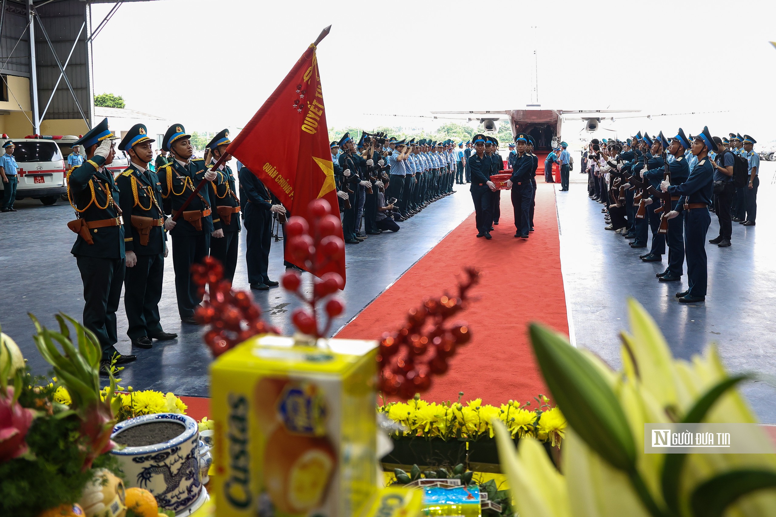 Chuyến bay đặc biệt đến Hà Nội mang theo hàng nghìn hy vọng xác nhận danh tính liệt sĩ- Ảnh 5.