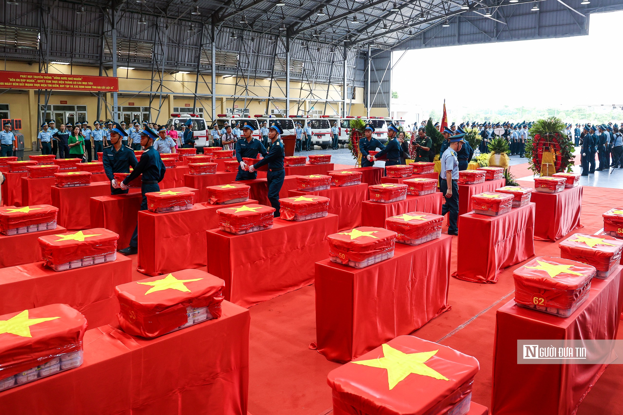 Chuyến bay đặc biệt đến Hà Nội mang theo hàng nghìn hy vọng xác nhận danh tính liệt sĩ- Ảnh 8.