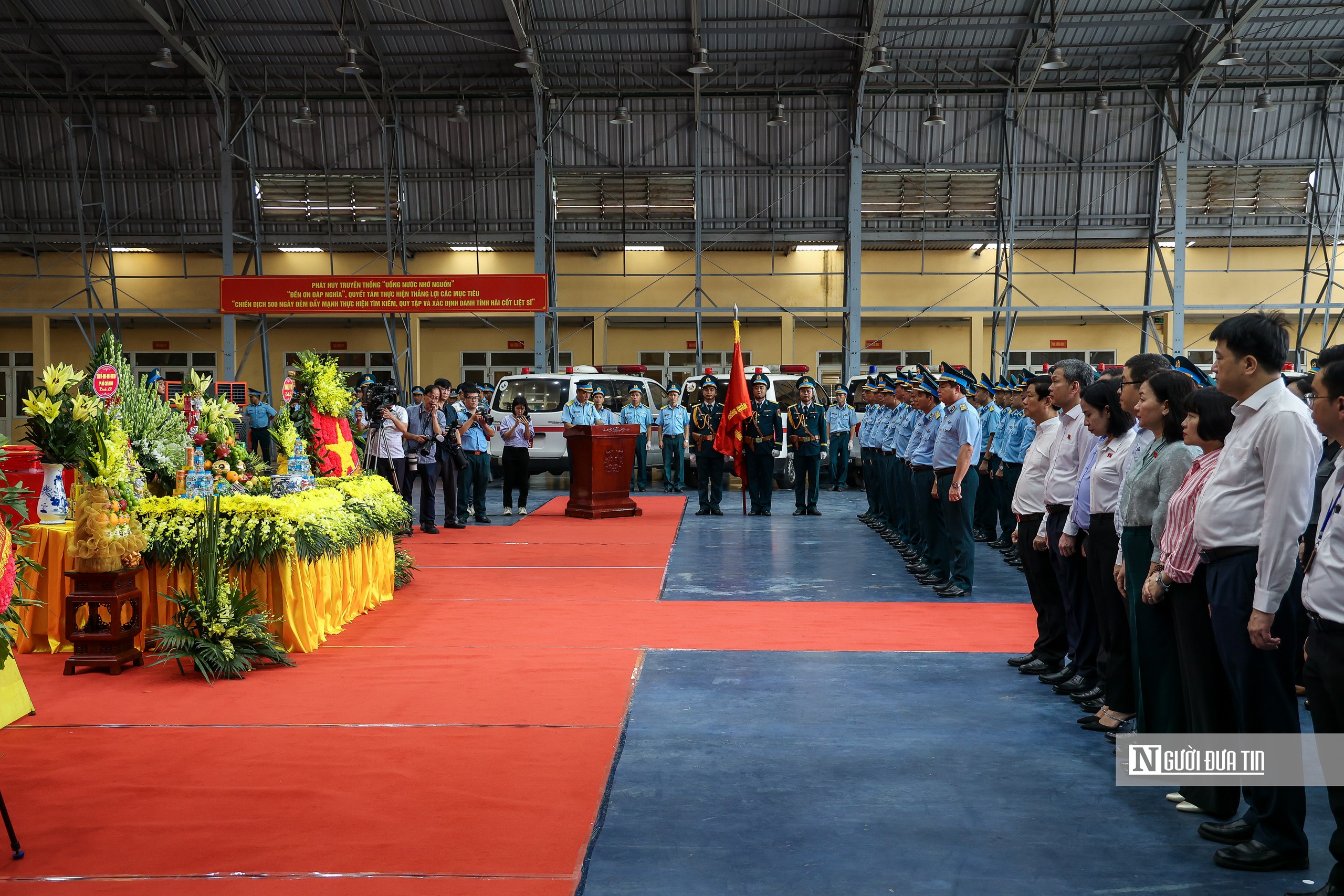 Chuyến bay đặc biệt đến Hà Nội mang theo hàng nghìn hy vọng xác nhận danh tính liệt sĩ- Ảnh 11.