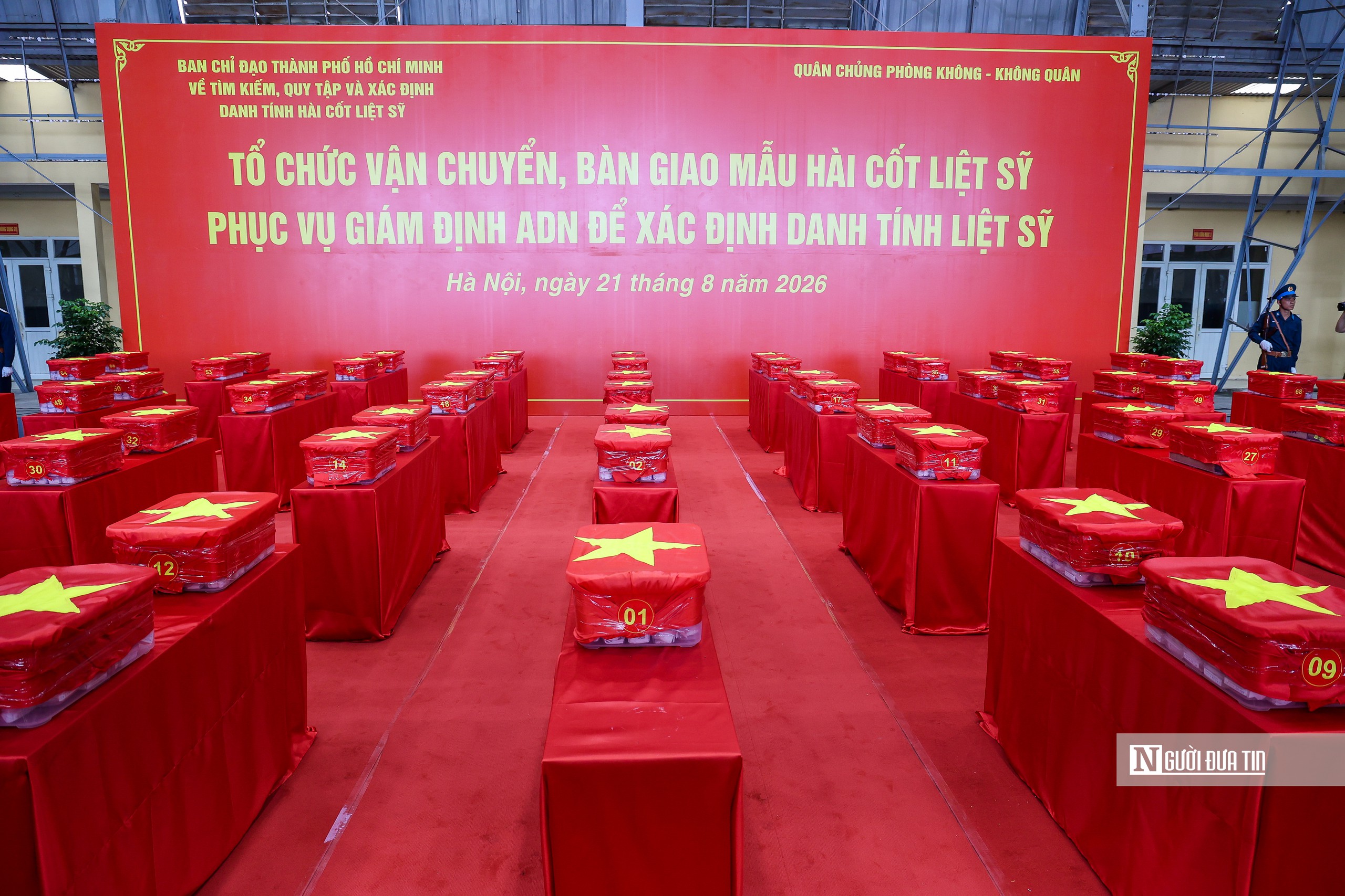 Chuyến bay đặc biệt đến Hà Nội mang theo hàng nghìn hy vọng xác nhận danh tính liệt sĩ- Ảnh 9.