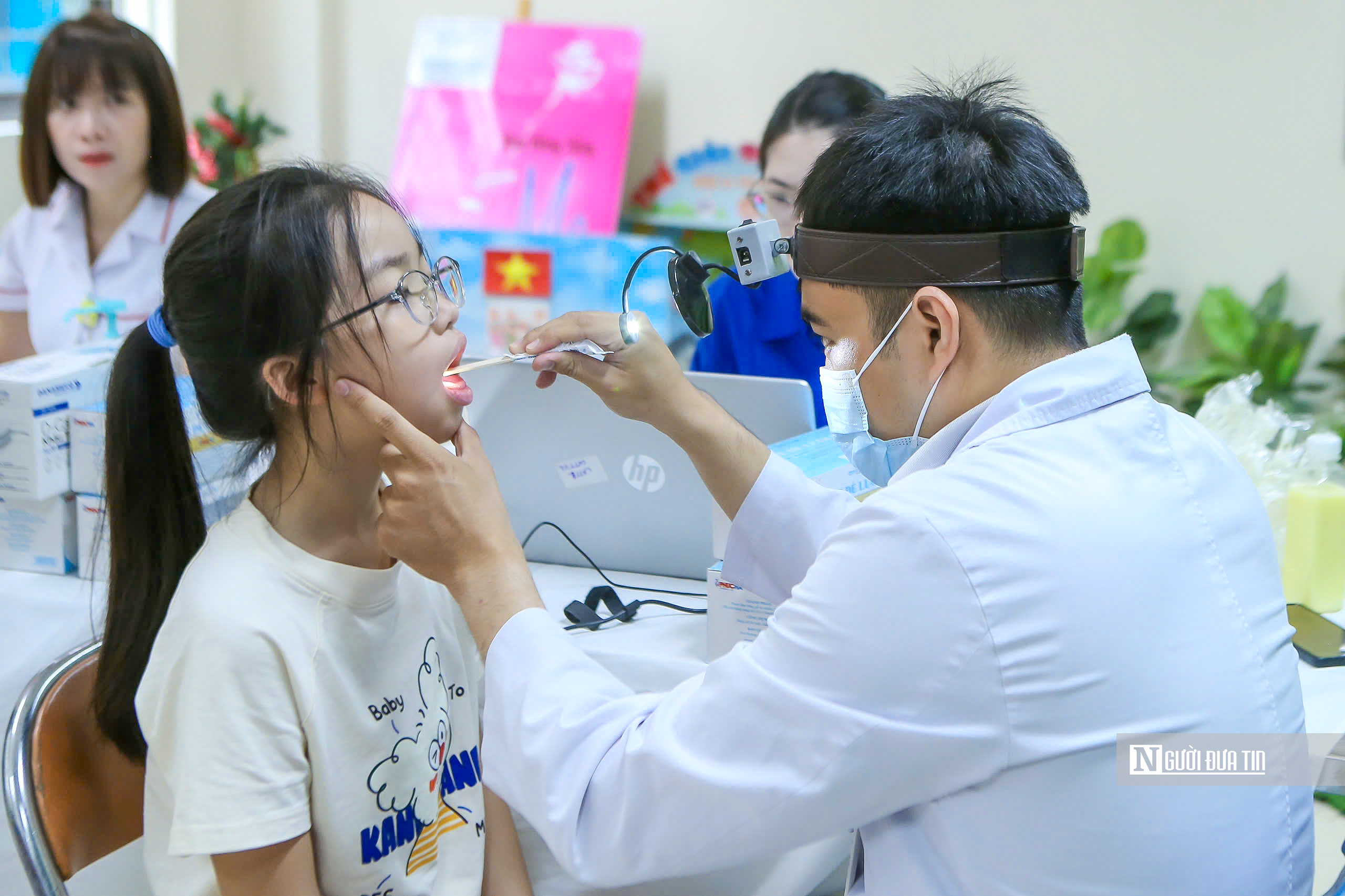 Hà Nội đồng loạt triển khai khám sức khỏe cho trẻ em, học sinh trước thềm năm học mới- Ảnh 9.