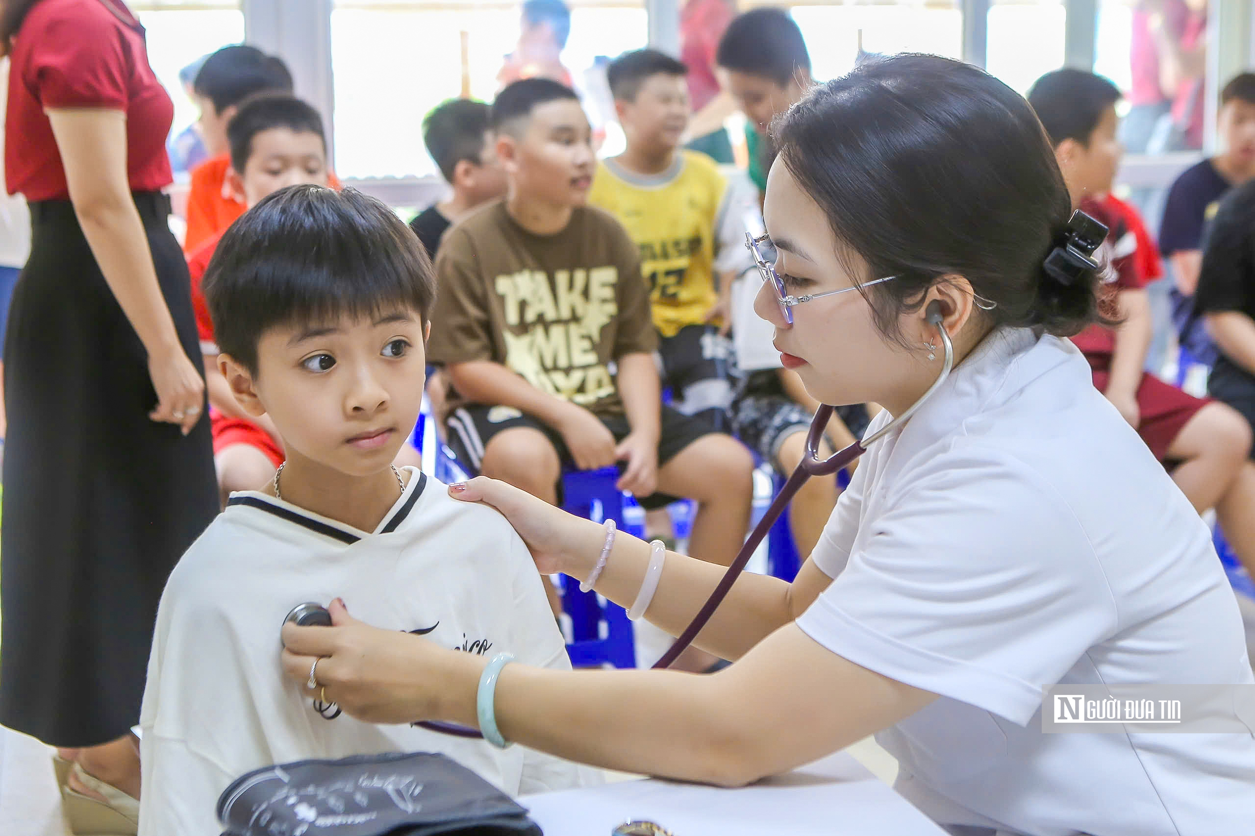 Hà Nội đồng loạt triển khai khám sức khỏe cho trẻ em, học sinh trước thềm năm học mới- Ảnh 5.