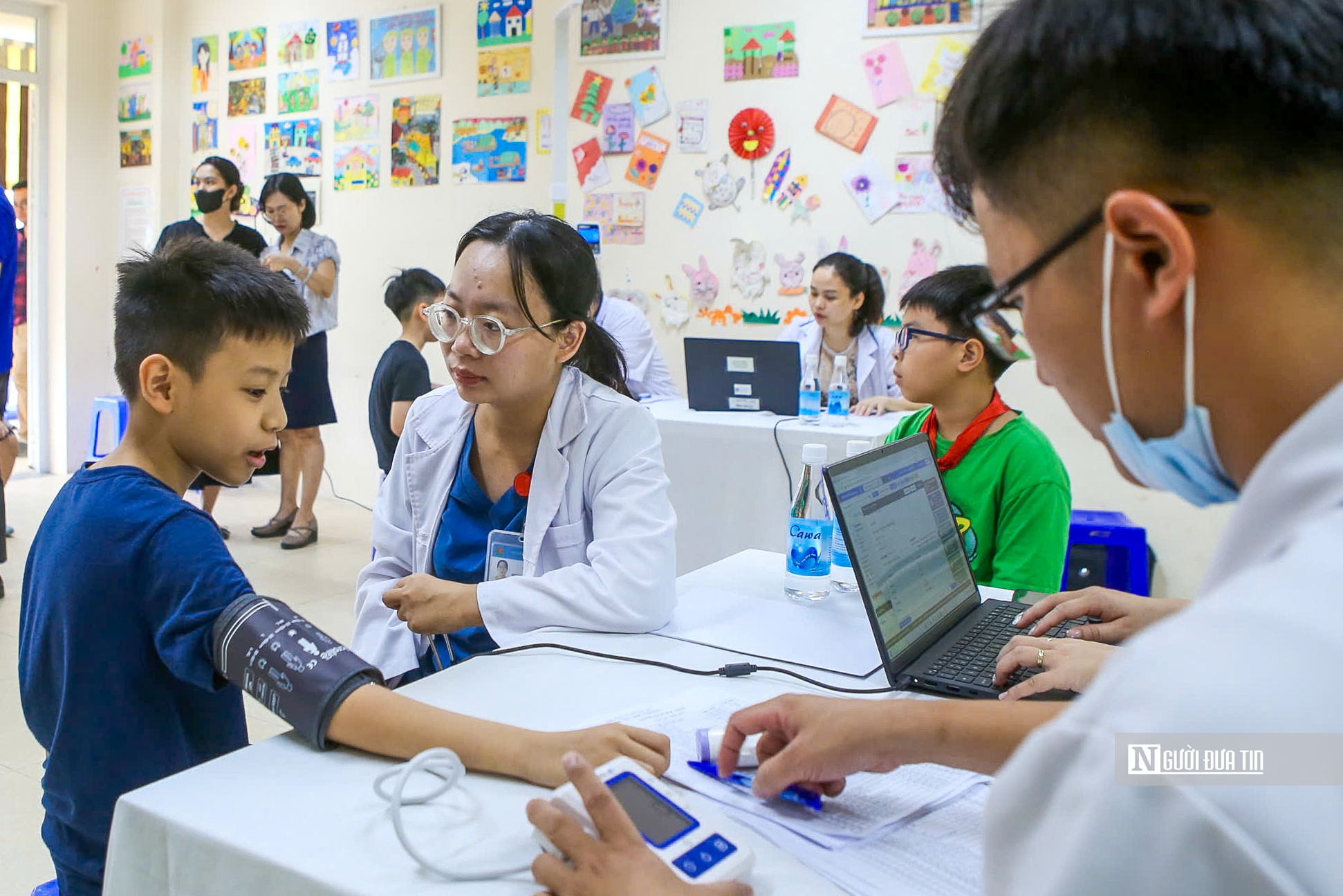 Hà Nội đồng loạt triển khai khám sức khỏe cho trẻ em, học sinh trước thềm năm học mới- Ảnh 4.
