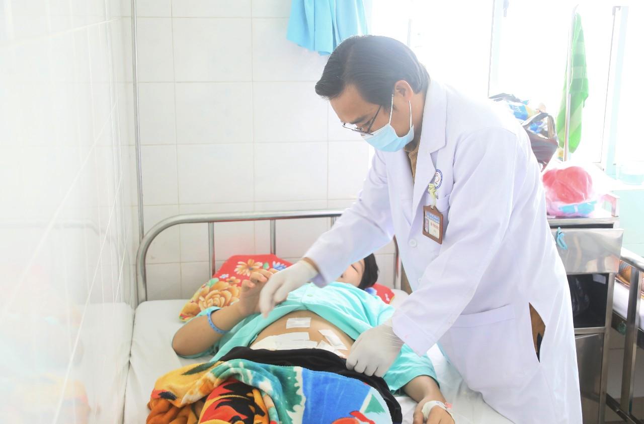 Thiếu niên 15 tuổi nhập viện sau trò đùa tại nhà xưởng - Ảnh 1.