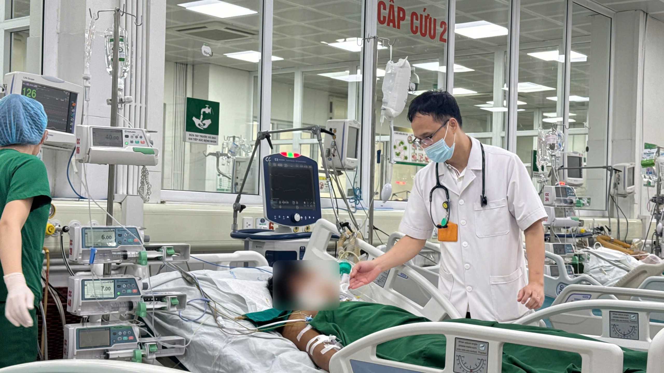 Tự mua thuốc Nam trên mạng sử dụng, một thanh niên 28 tuổi đối mặt cửa tử - Ảnh 1.