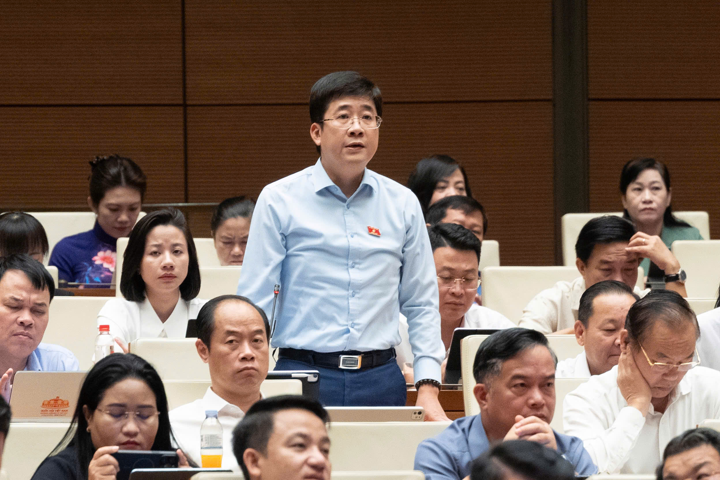 Đại biểu Quốc hội đề nghị nâng ưu tiên bố trí ngân sách cho chính sách tiền lương - Ảnh 2.