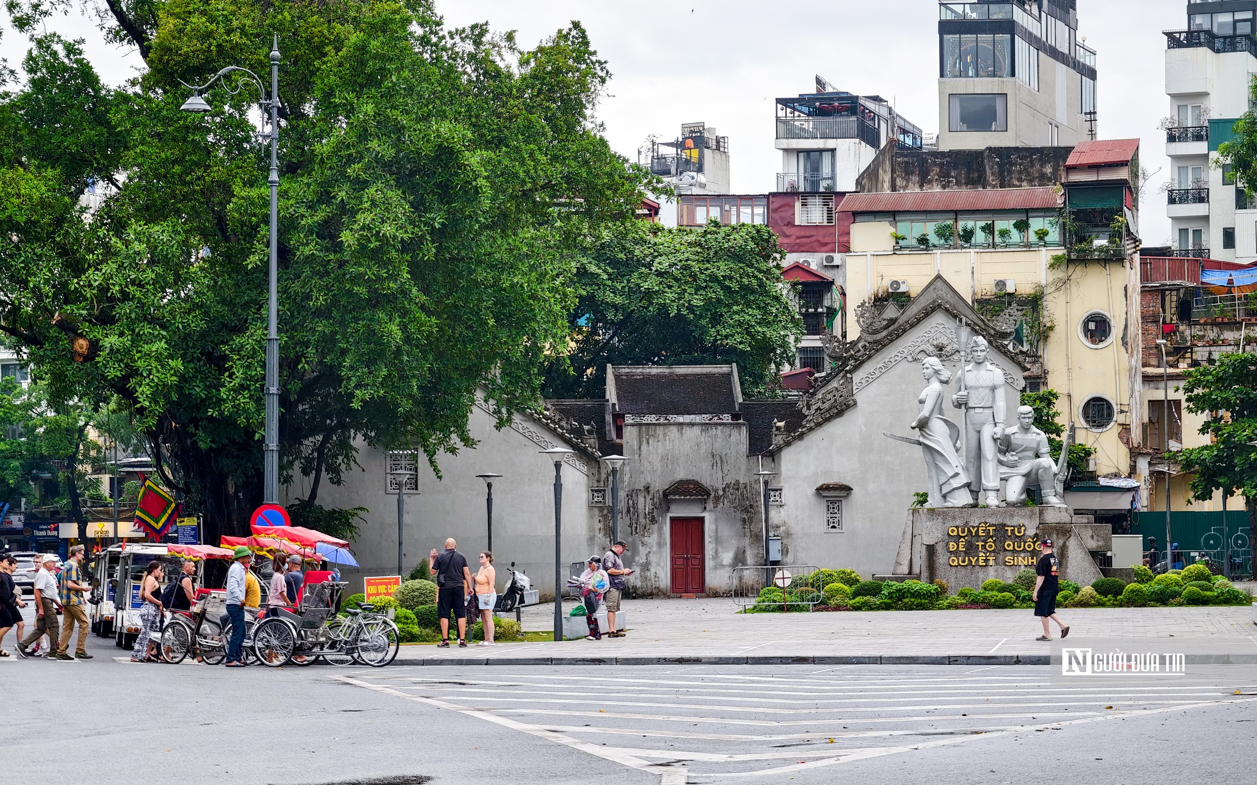 Cận cảnh tượng đài